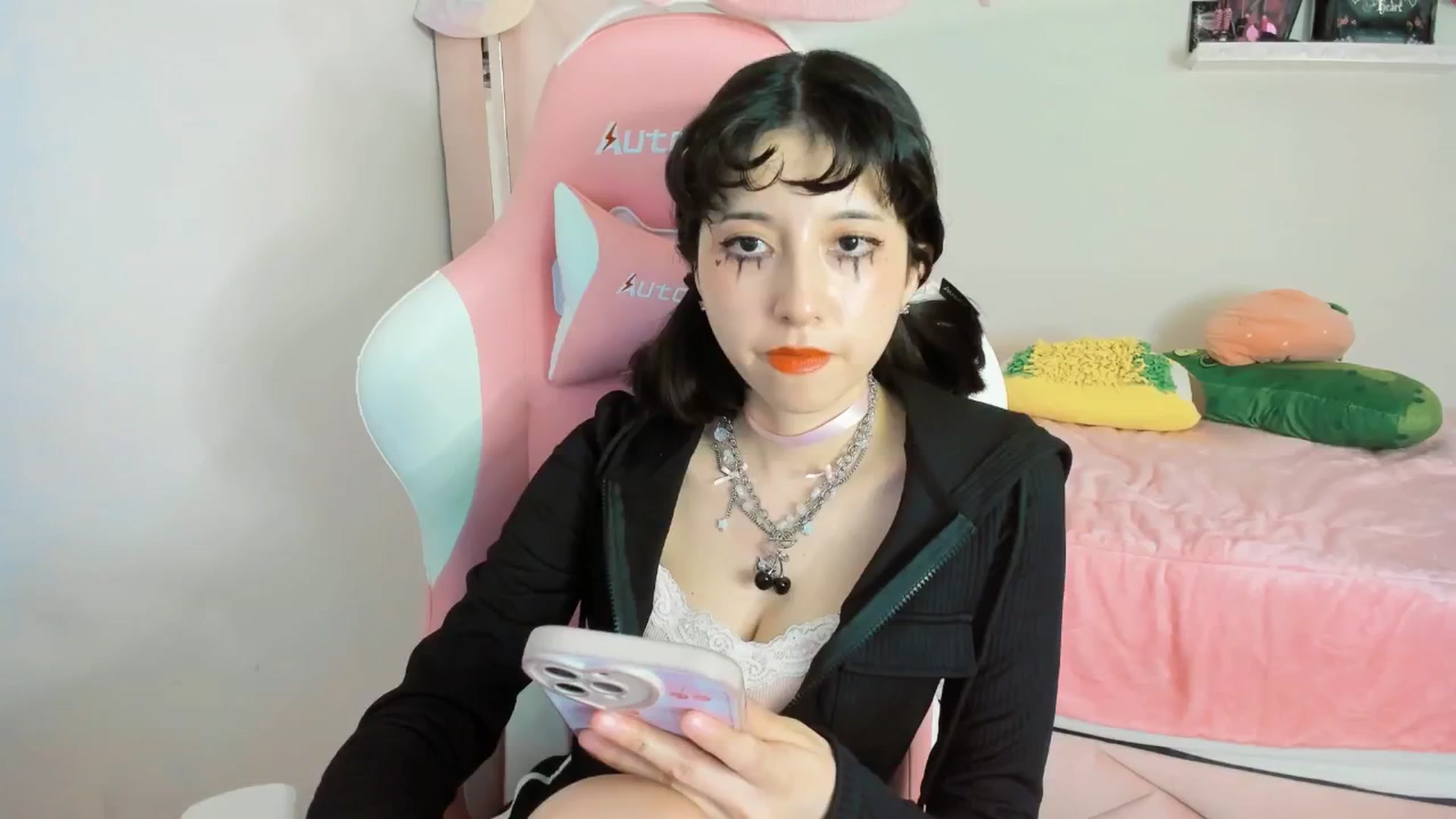 Gallery image thumbnail from Cherrycute666's myfreecams stream on, 02/28/2025, 06:27 image 6 of 20
