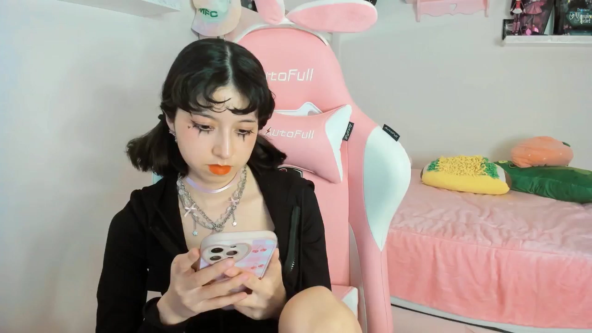 Gallery image thumbnail from Cherrycute666's myfreecams stream on, 02/28/2025, 06:27 image 13 of 20