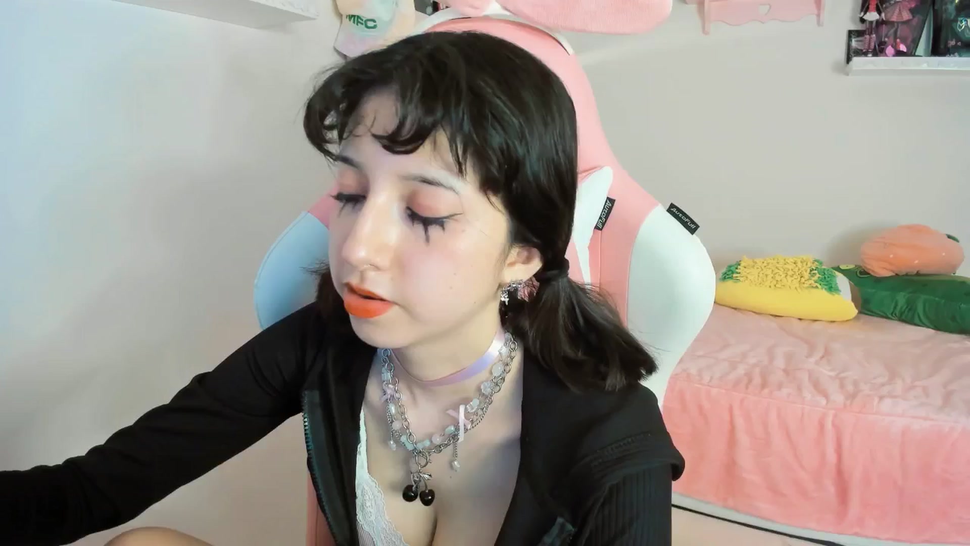 Gallery image thumbnail from Cherrycute666's myfreecams stream on, 02/28/2025, 06:27 image 19 of 20