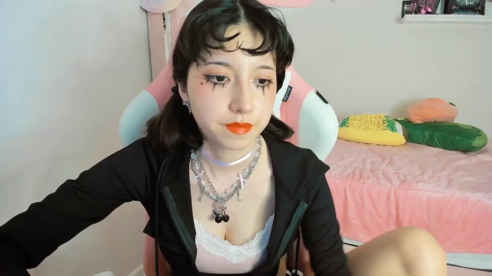 Gallery image thumbnail from Cherrycute666's myfreecams stream on, 02/28/2025, 06:27 image 3 of 20