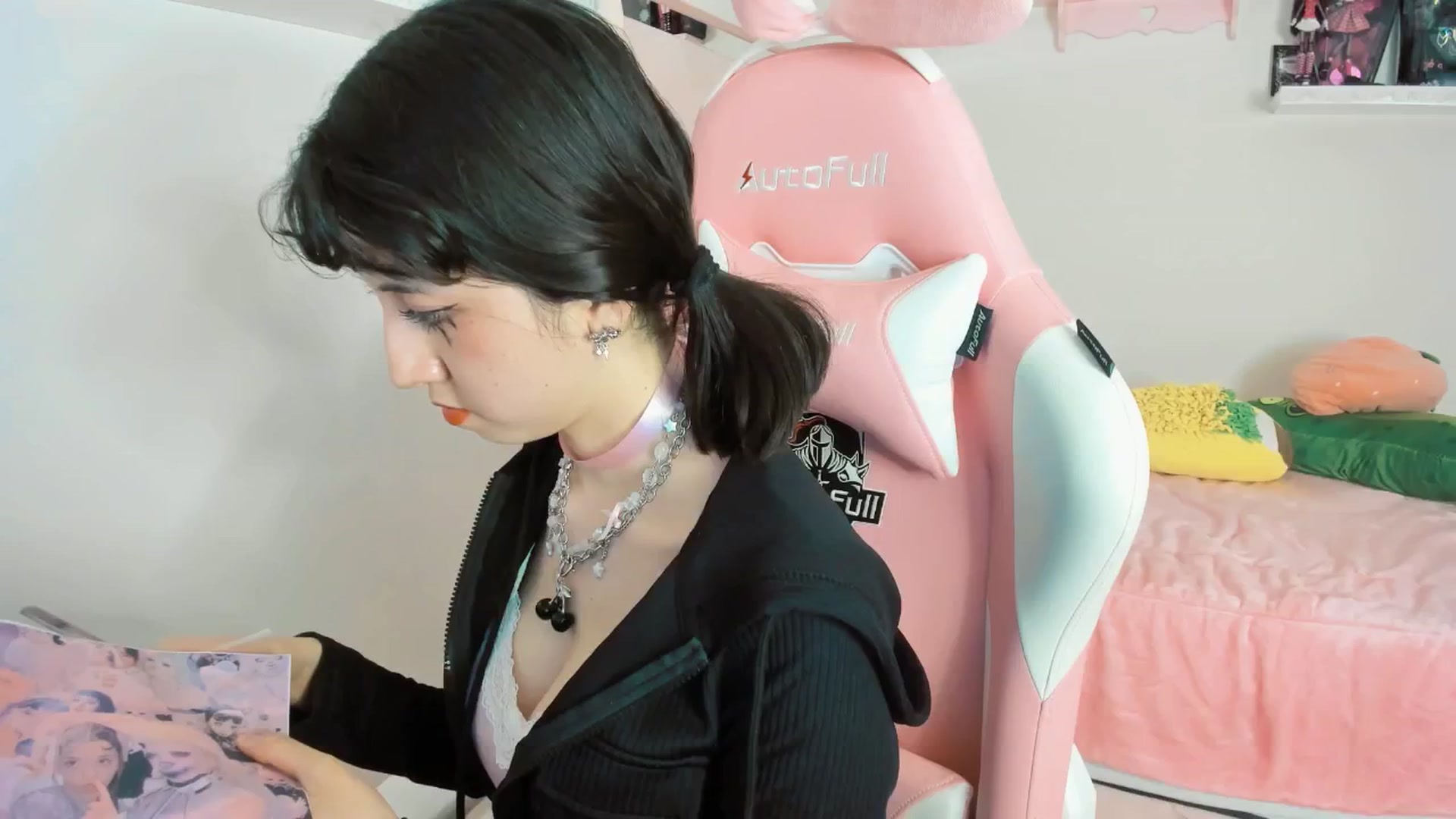 Gallery image thumbnail from Cherrycute666's myfreecams stream on, 02/28/2025, 06:27 image 20 of 20