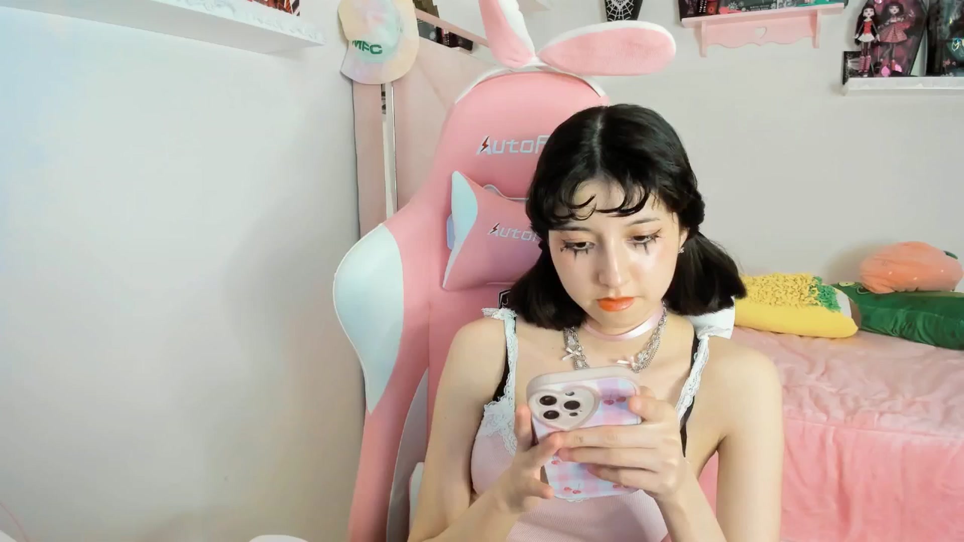 Gallery image thumbnail from Cherrycute666's myfreecams stream on, 02/28/2025, 06:58 image 3 of 20