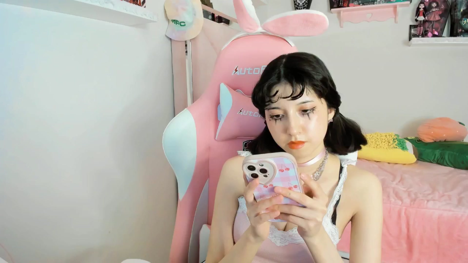 Gallery image thumbnail from Cherrycute666's myfreecams stream on, 02/28/2025, 06:58 image 7 of 20