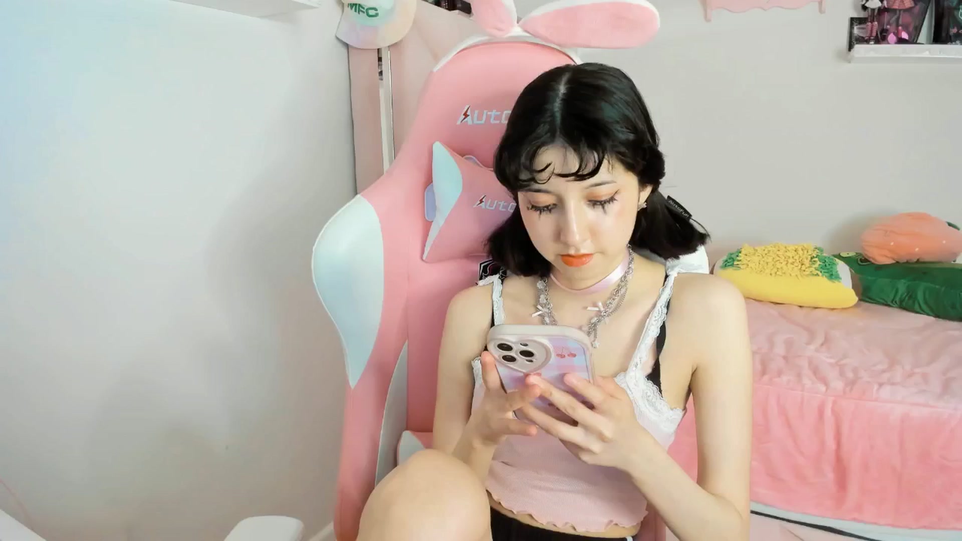 Gallery image thumbnail from Cherrycute666's myfreecams stream on, 02/28/2025, 07:49 image 7 of 20