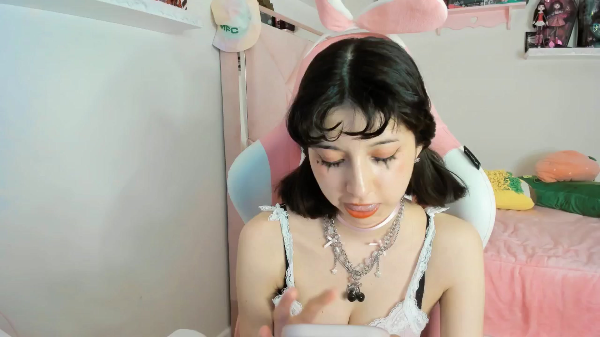 Gallery image thumbnail from Cherrycute666's myfreecams stream on, 02/28/2025, 07:49 image 1 of 20