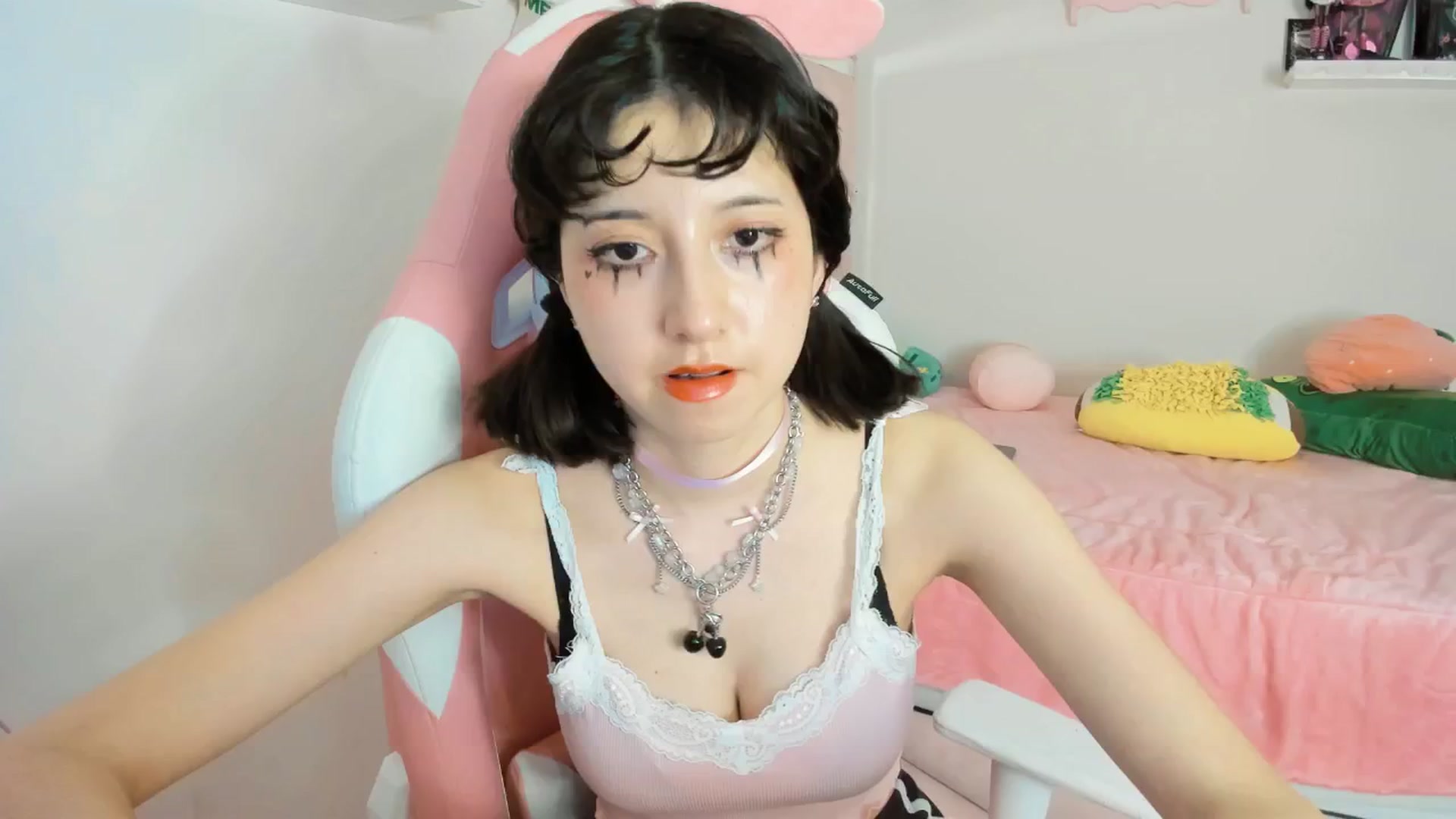 Gallery image thumbnail from Cherrycute666's myfreecams stream on, 02/28/2025, 07:49 image 10 of 20