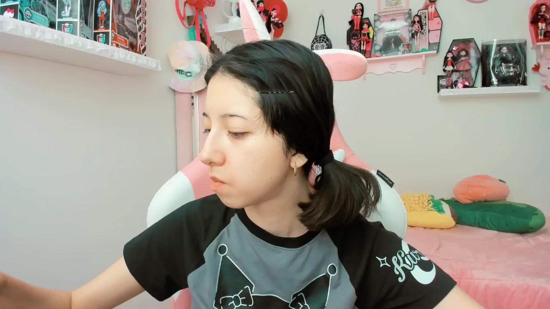 Gallery image thumbnail from Cherrycute666's myfreecams stream on, 02/28/2025, 19:29 image 4 of 20