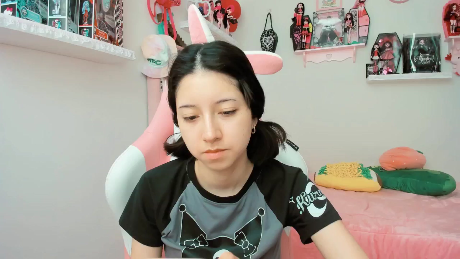 Gallery image thumbnail from Cherrycute666's myfreecams stream on, 02/28/2025, 19:29 image 14 of 20