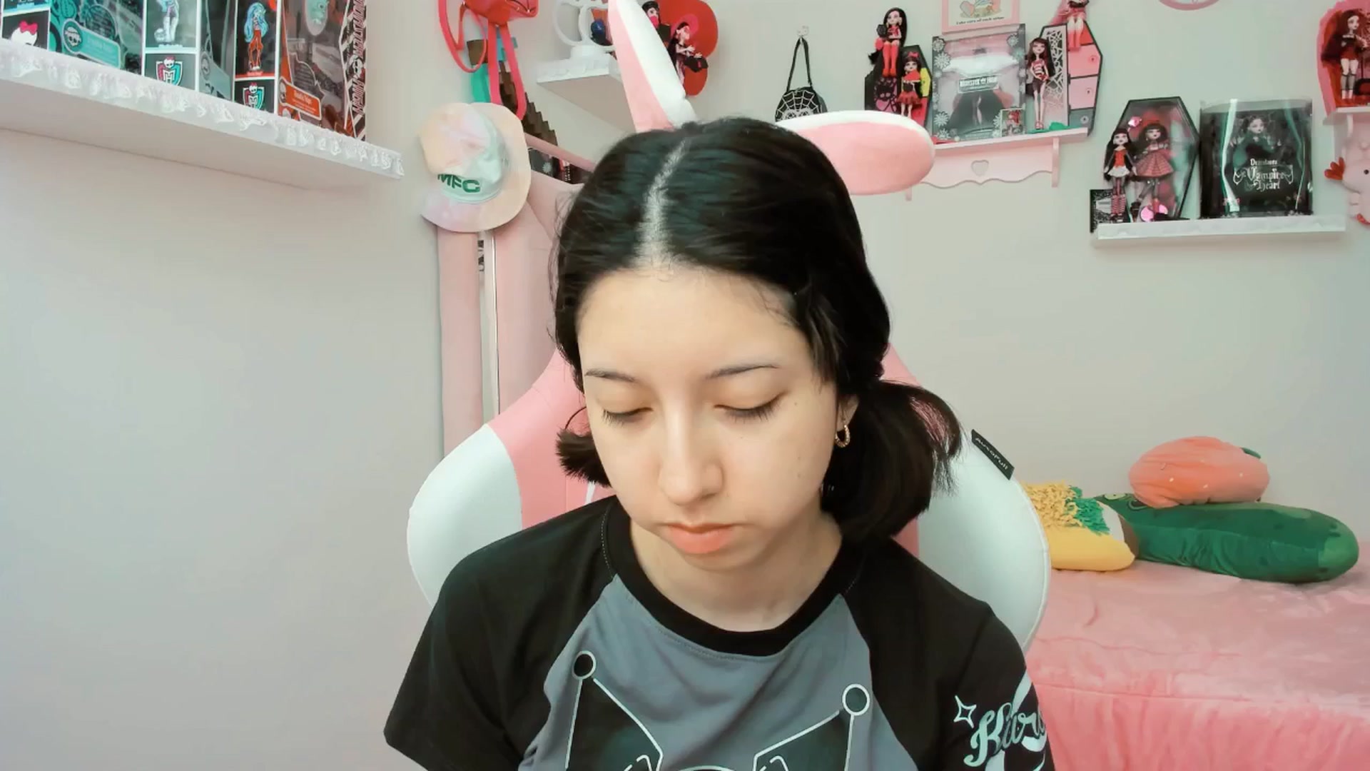 Gallery image thumbnail from Cherrycute666's myfreecams stream on, 02/28/2025, 19:29 image 6 of 20