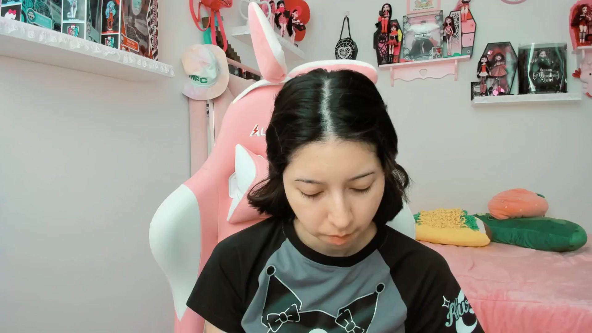 Gallery image thumbnail from Cherrycute666's myfreecams stream on, 02/28/2025, 19:29 image 10 of 20