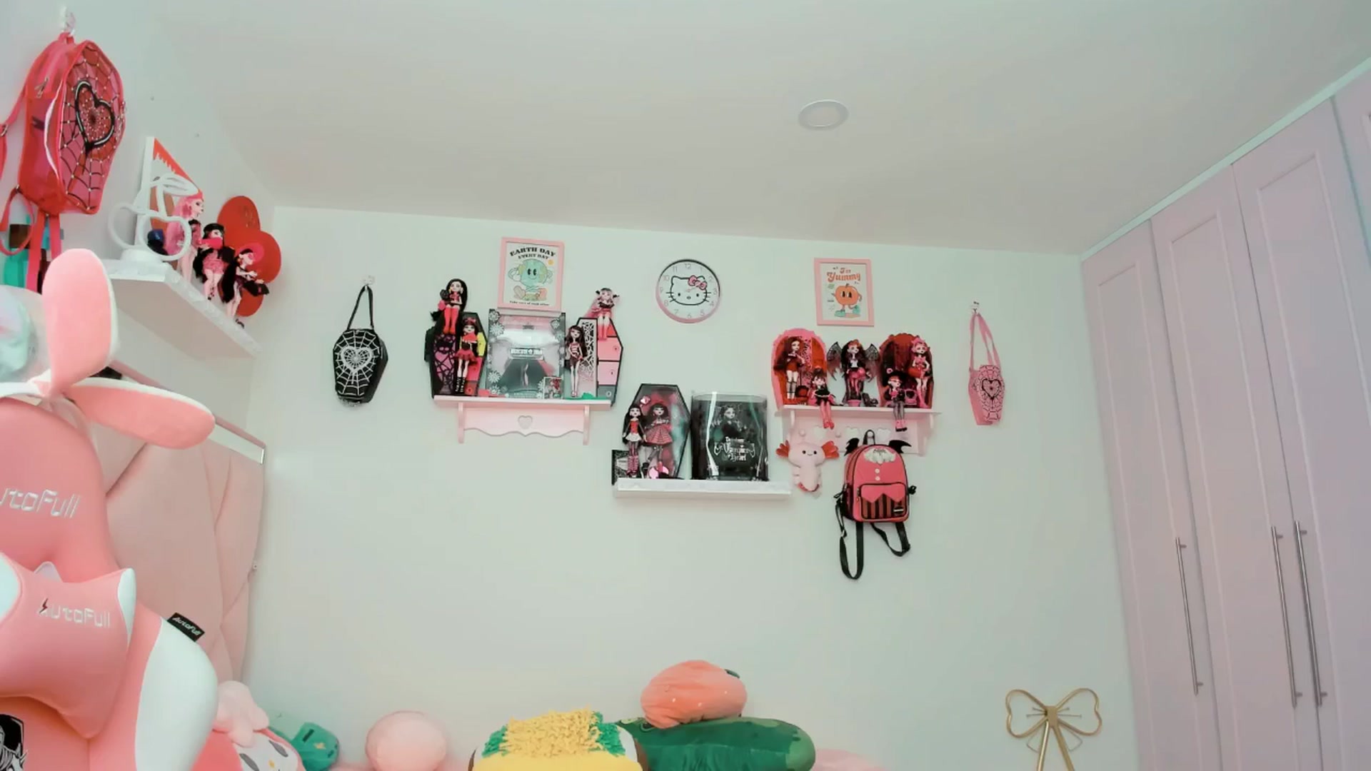 Gallery image thumbnail from Cherrycute666's myfreecams stream on, 02/28/2025, 21:22 image 6 of 20