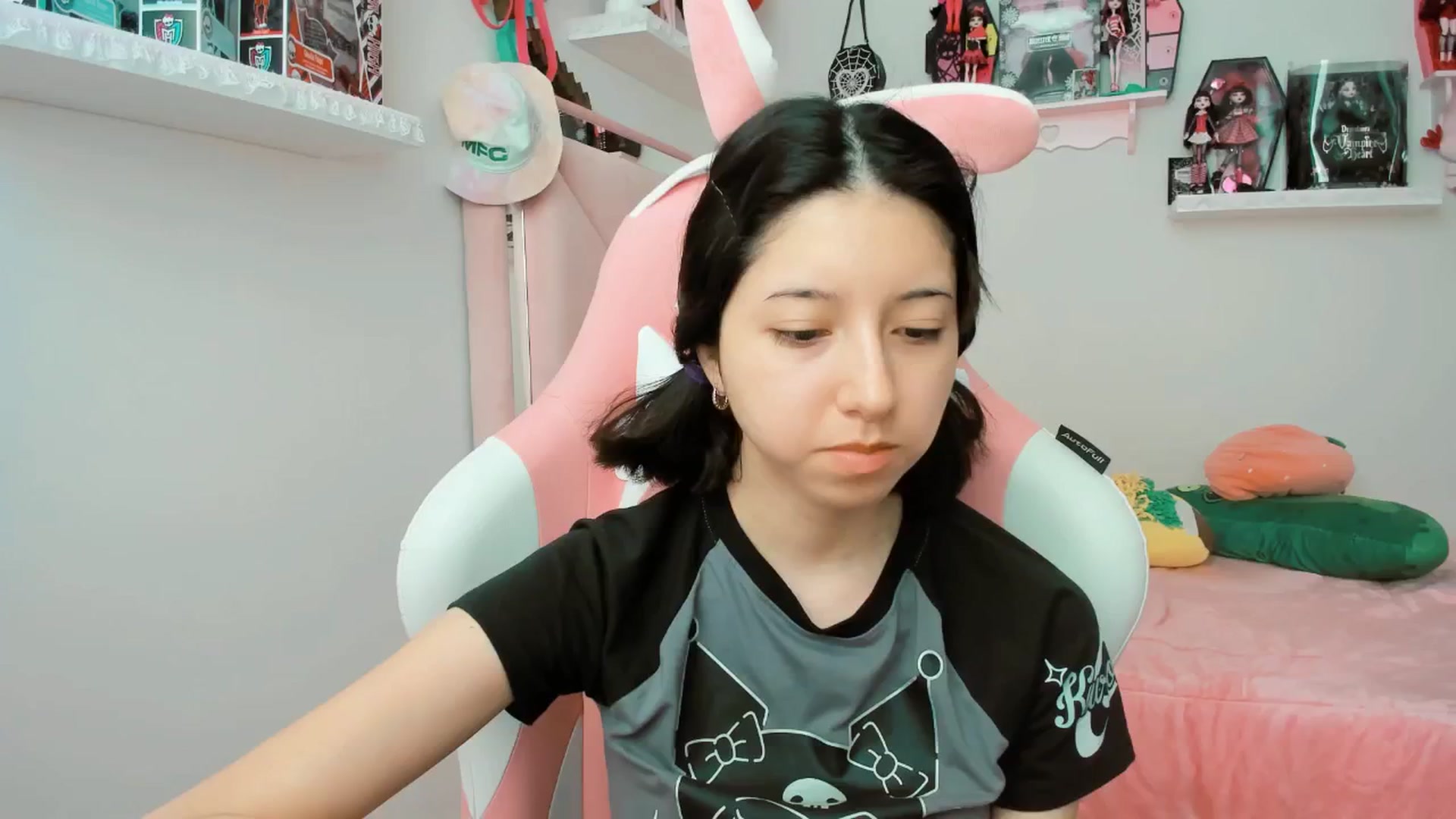 Gallery image thumbnail from Cherrycute666's myfreecams stream on, 02/28/2025, 21:22 image 2 of 20