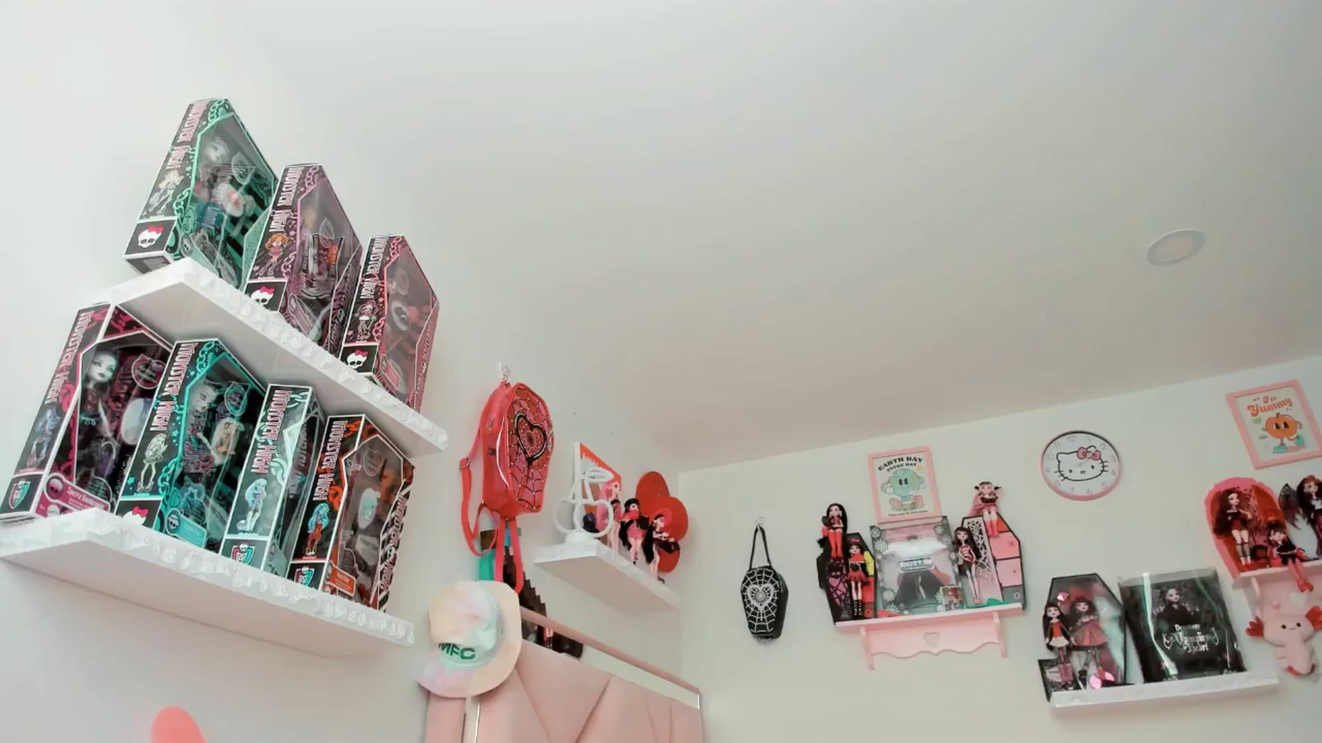 Gallery image thumbnail from Cherrycute666's myfreecams stream on, 02/28/2025, 21:22 image 4 of 20