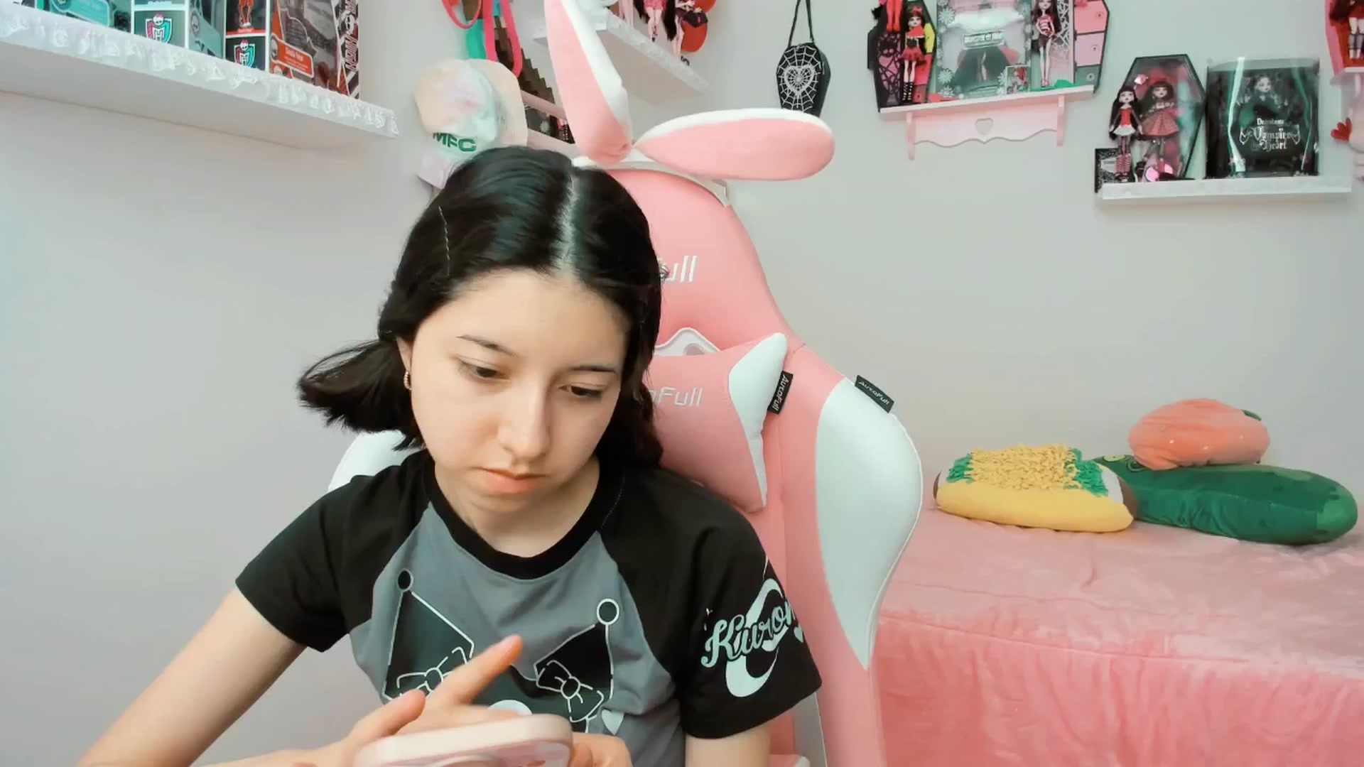 Gallery image thumbnail from Cherrycute666's myfreecams stream on, 02/28/2025, 21:22 image 1 of 20