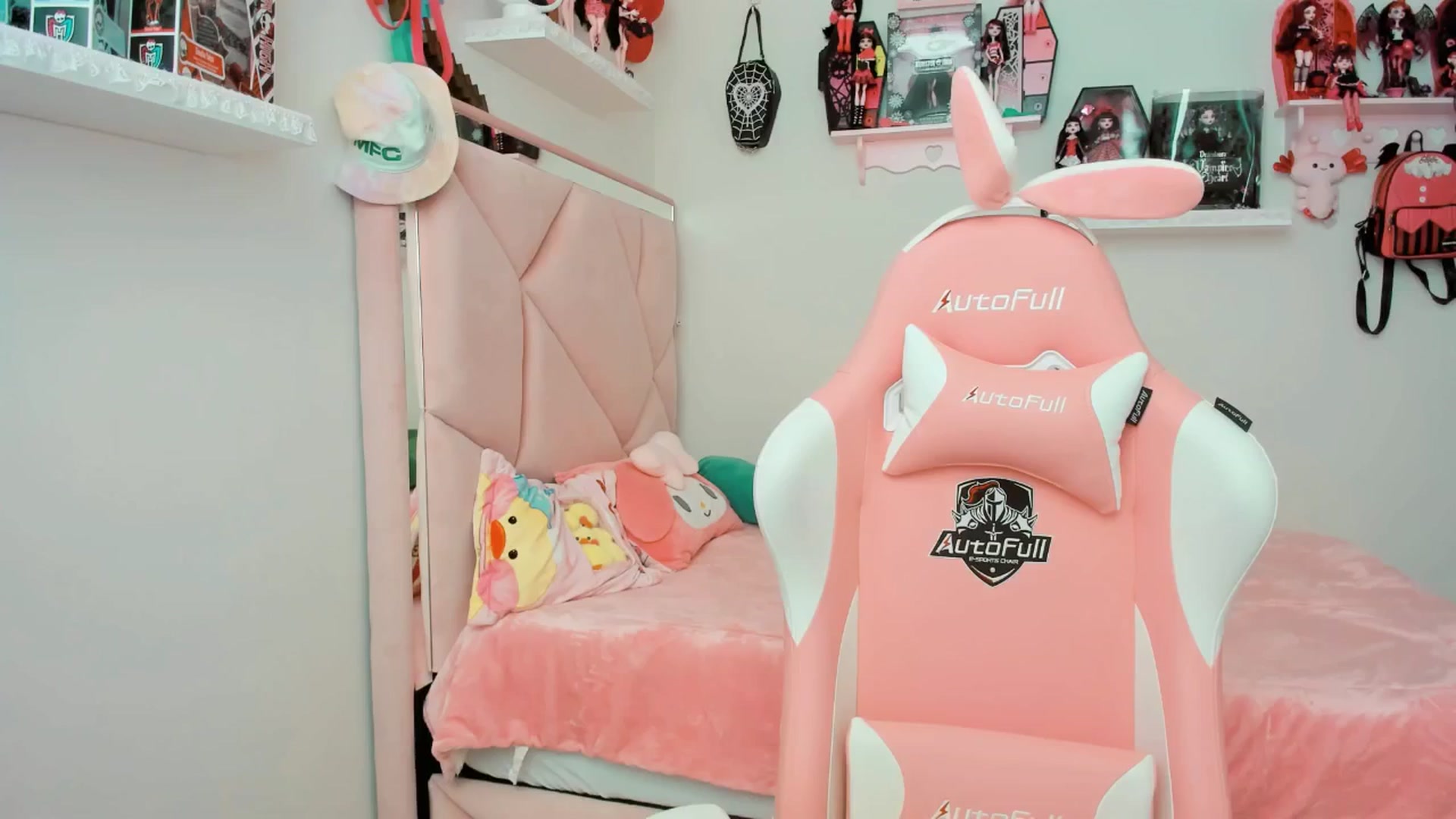 Gallery image thumbnail from Cherrycute666's myfreecams stream on, 02/28/2025, 22:36 image 7 of 20