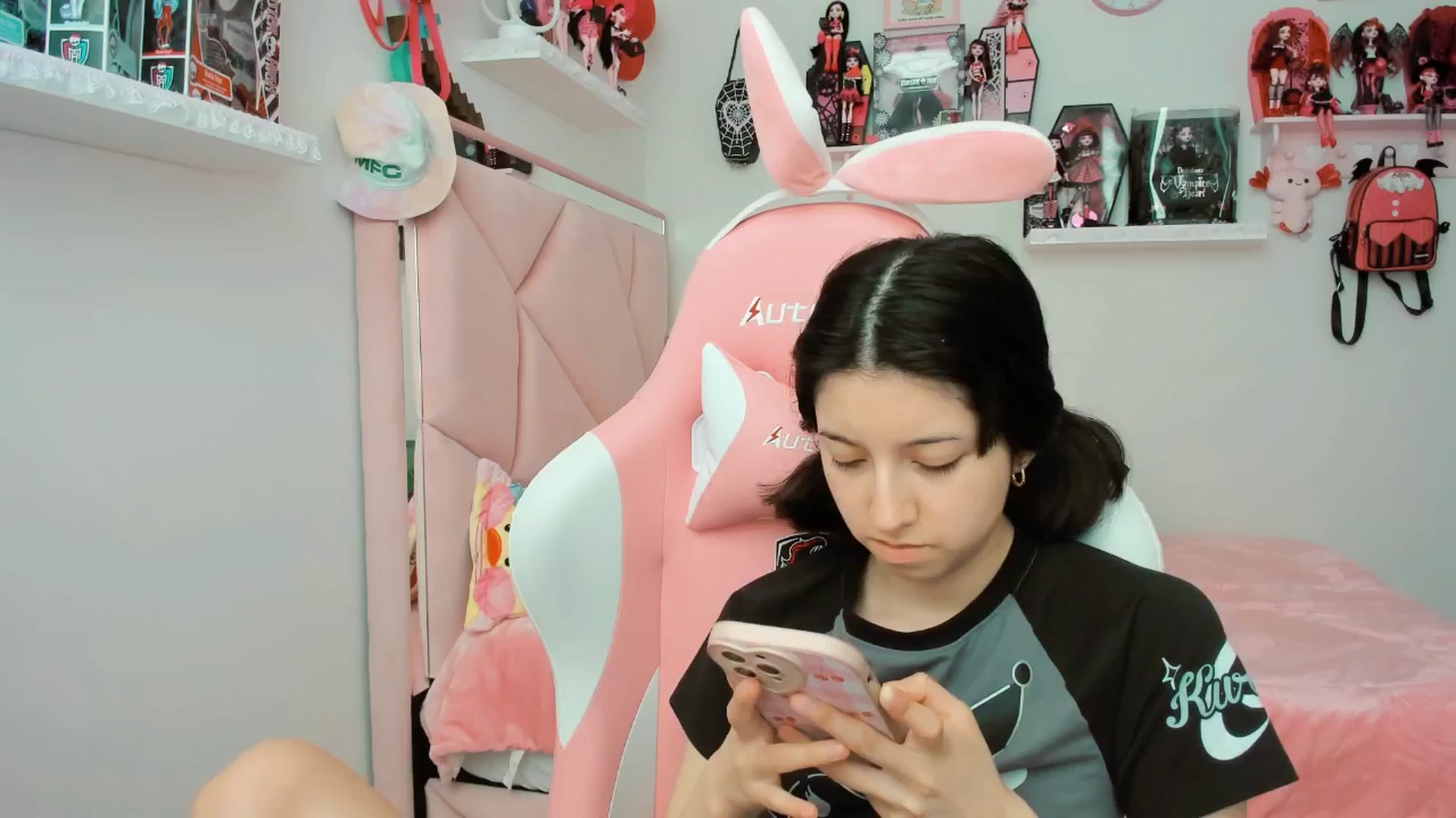 Gallery image thumbnail from Cherrycute666's myfreecams stream on, 02/28/2025, 22:36 image 16 of 20