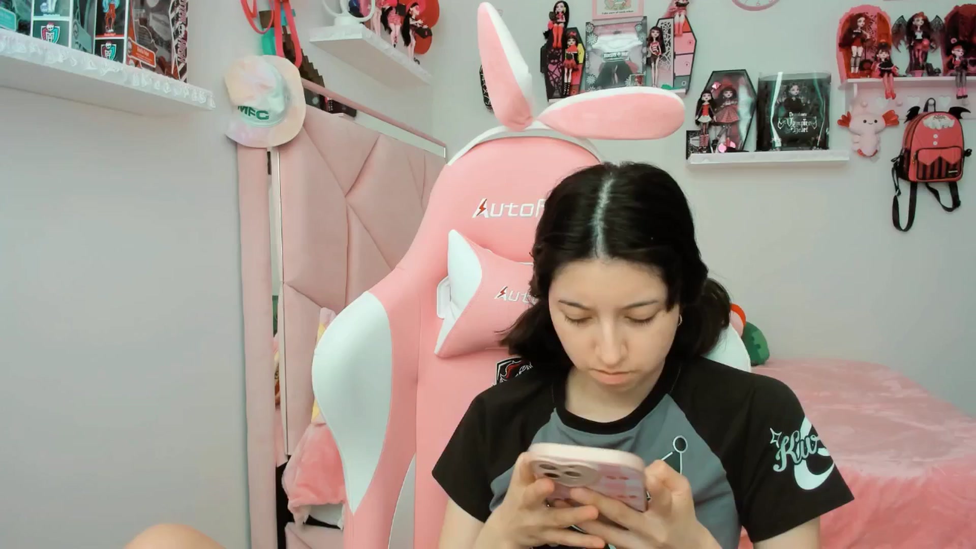 Gallery image thumbnail from Cherrycute666's myfreecams stream on, 02/28/2025, 22:36 image 17 of 20