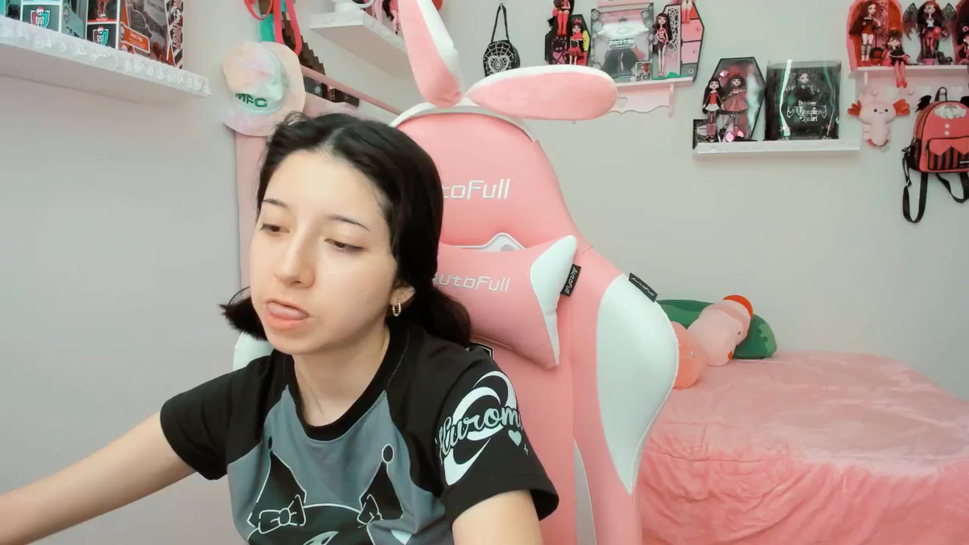 Gallery image thumbnail from Cherrycute666's myfreecams stream on, 02/28/2025, 22:36 image 4 of 20