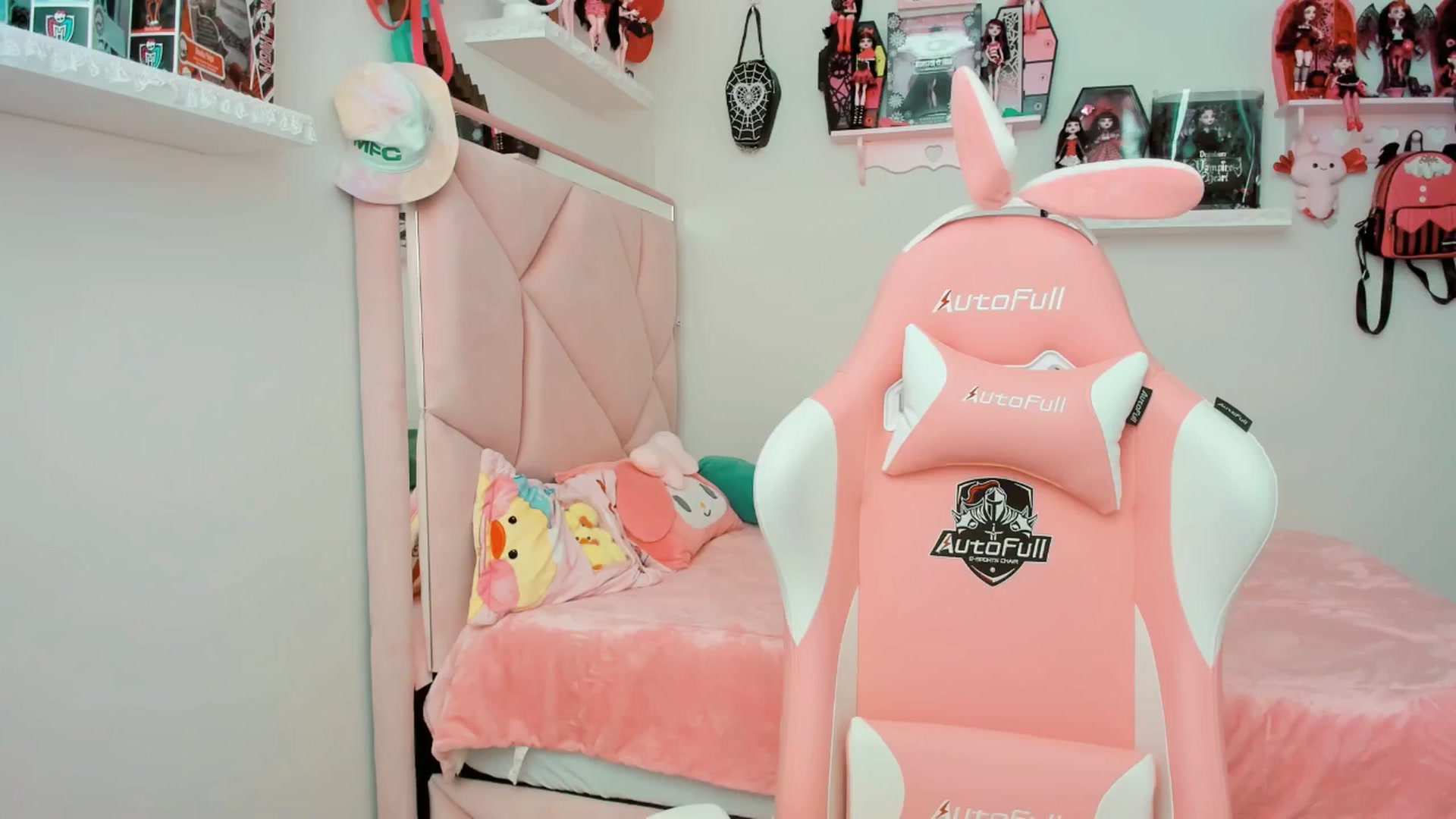 Gallery image thumbnail from Cherrycute666's myfreecams stream on, 02/28/2025, 22:36 image 9 of 20