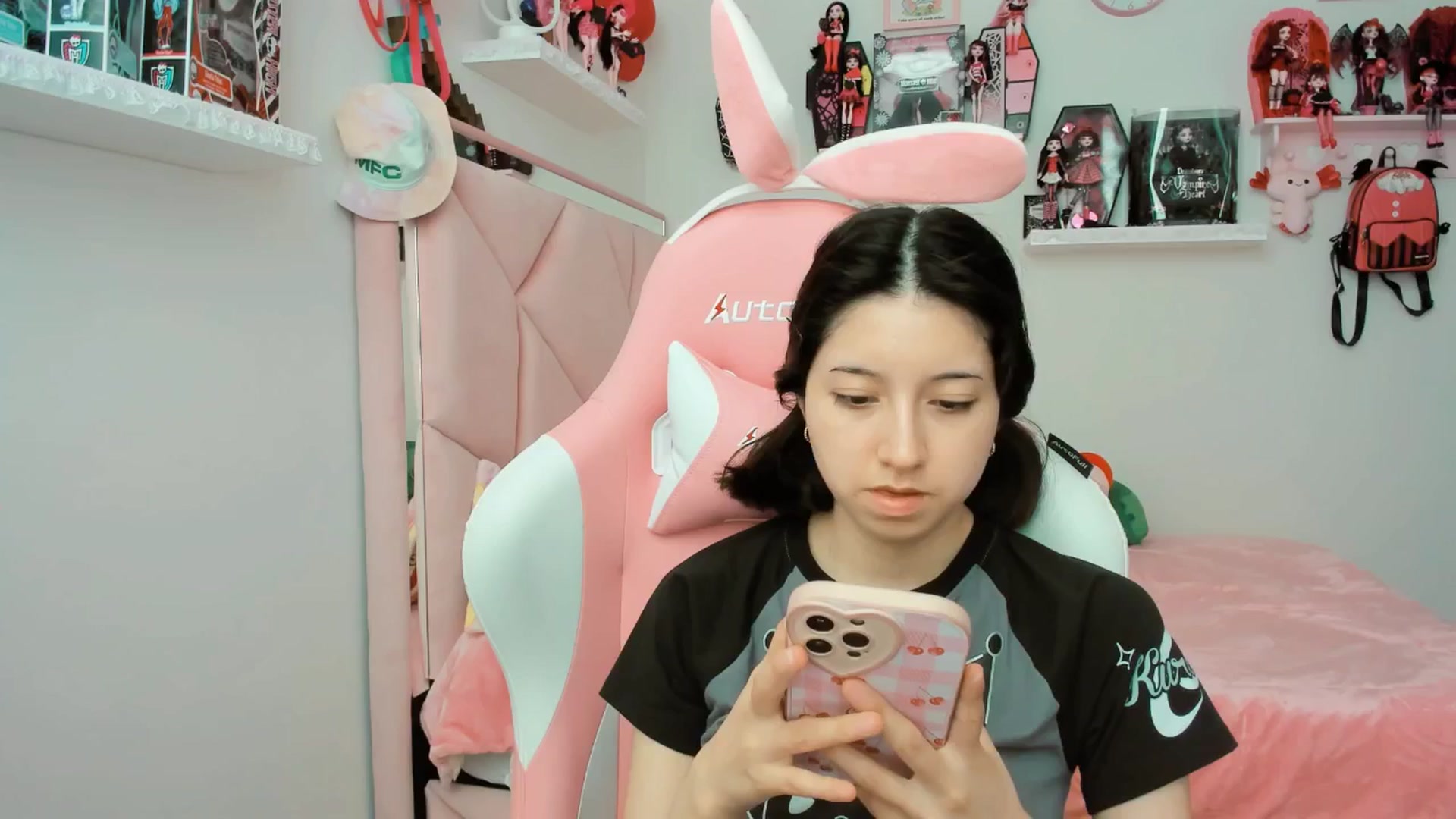 Gallery image thumbnail from Cherrycute666's myfreecams stream on, 02/28/2025, 22:36 image 11 of 20