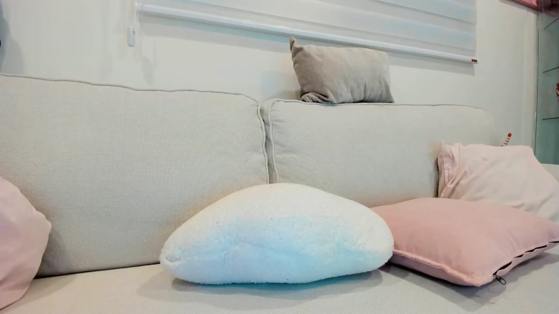 Gallery image thumbnail from Cherrycute666's myfreecams stream on, 03/01/2025, 11:03 image 13 of 20