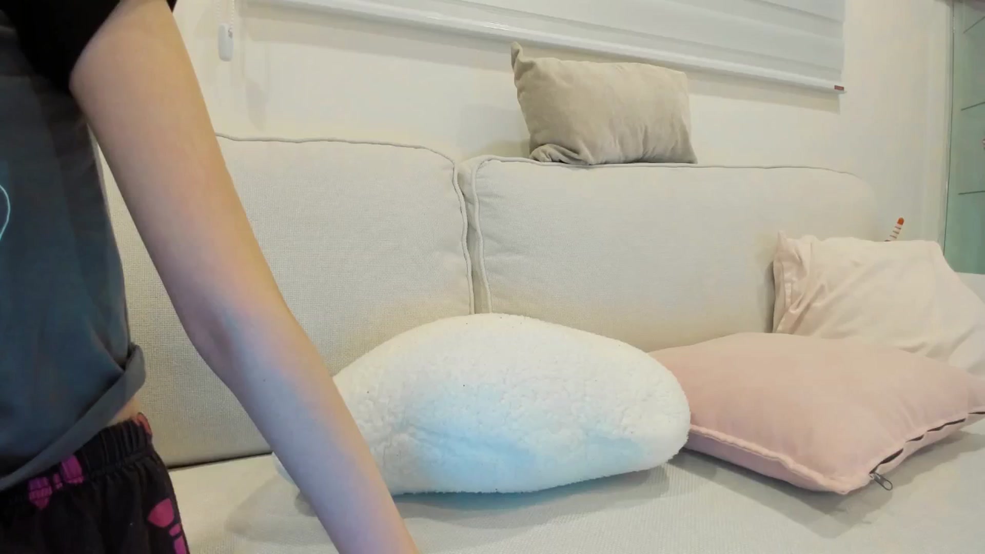 Gallery image thumbnail from Cherrycute666's myfreecams stream on, 03/01/2025, 11:03 image 12 of 20