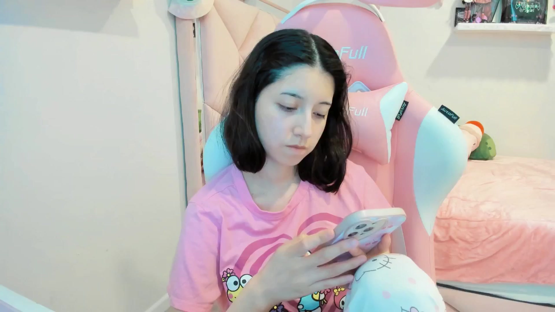 Gallery image thumbnail from Cherrycute666's myfreecams stream on, 03/01/2025, 13:59 image 18 of 20