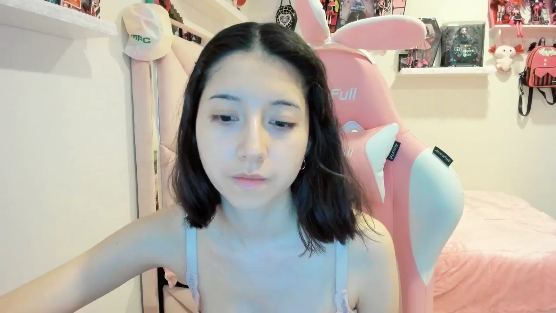 Gallery image thumbnail from Cherrycute666's myfreecams stream on, 03/01/2025, 13:59 image 8 of 20