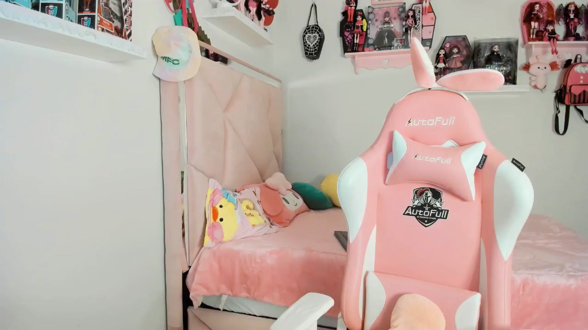 Gallery image thumbnail from Cherrycute666's myfreecams stream on, 03/02/2025, 01:50 image 17 of 20