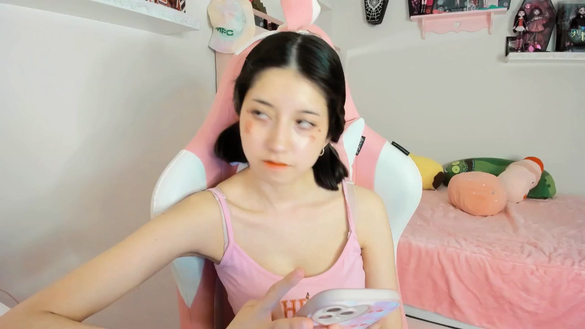 Gallery image thumbnail from Cherrycute666's myfreecams stream on, 03/02/2025, 07:27 image 14 of 20