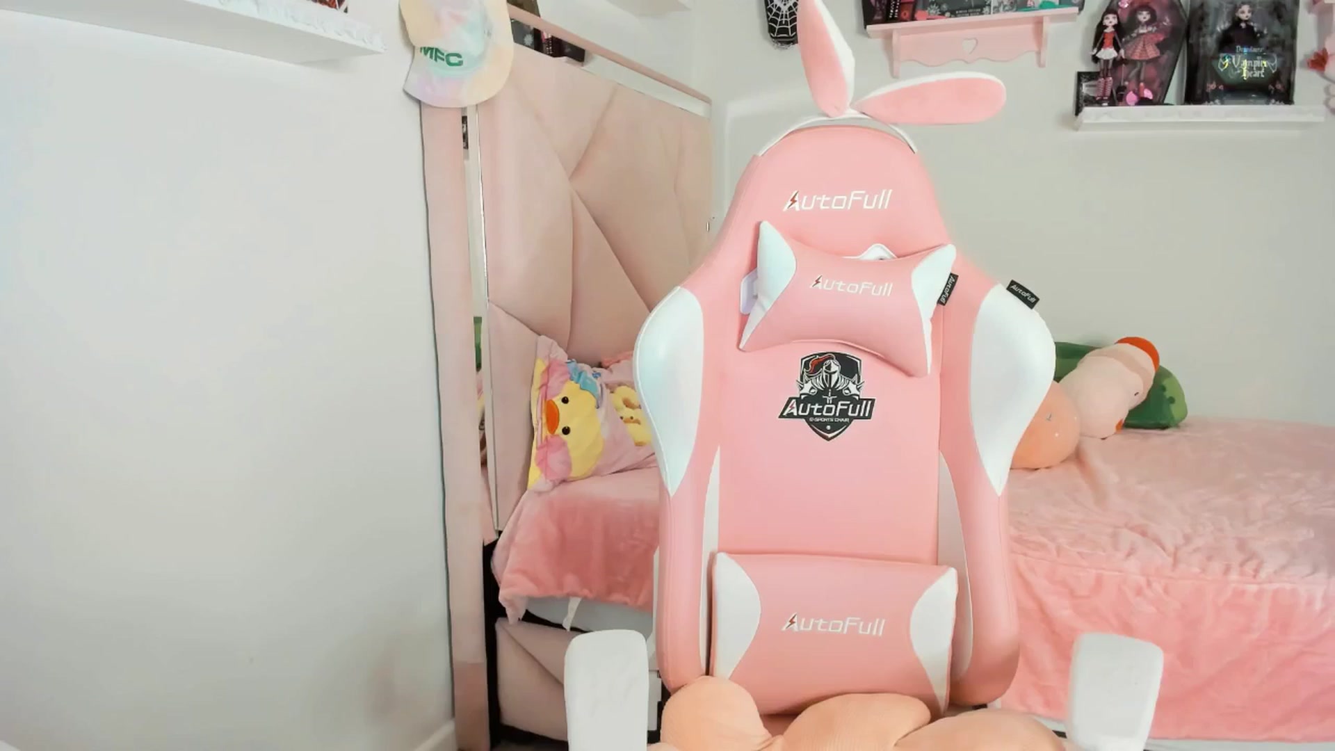 Gallery image thumbnail from Cherrycute666's myfreecams stream on, 03/02/2025, 07:27 image 5 of 20