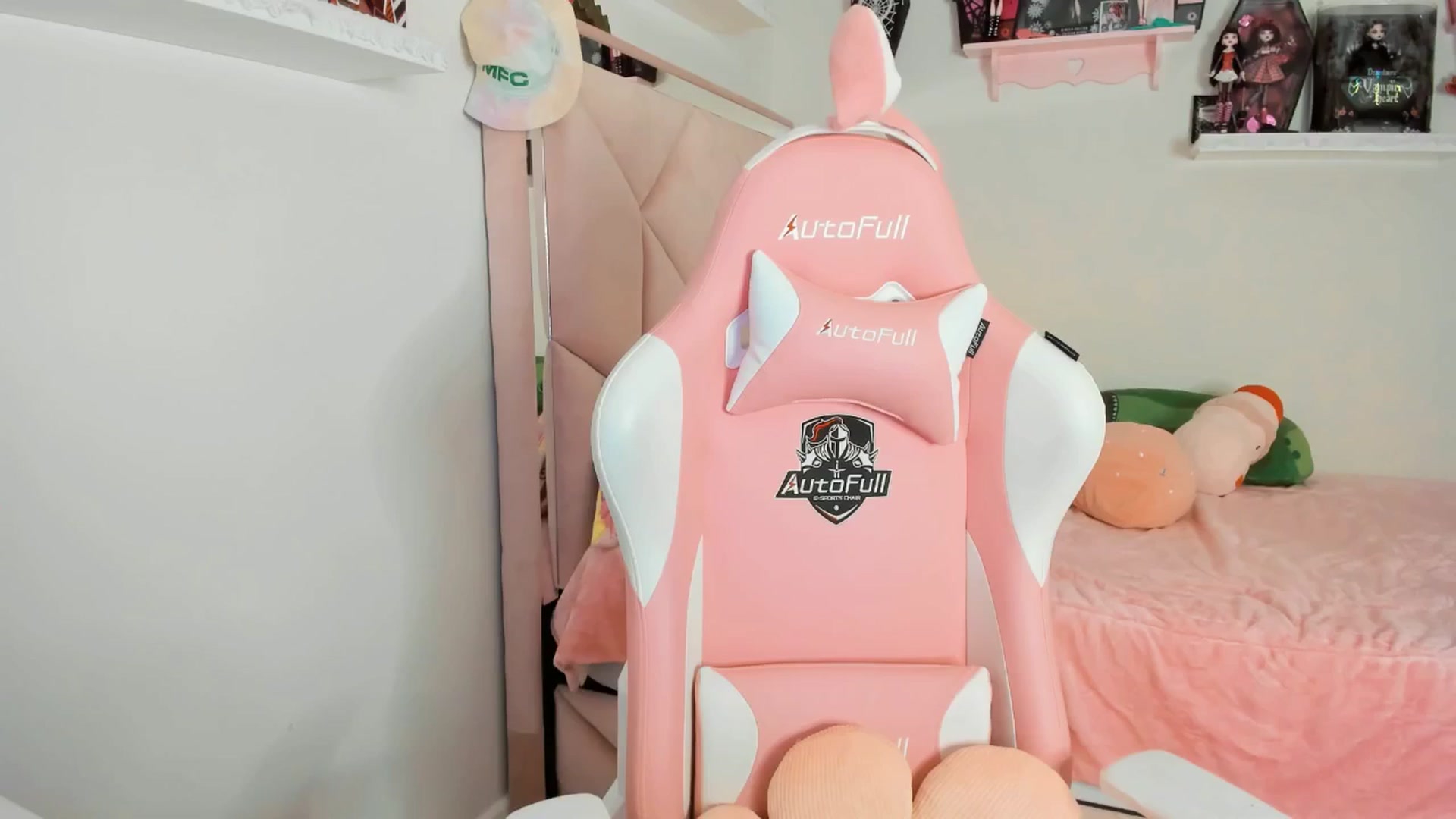 Gallery image thumbnail from Cherrycute666's myfreecams stream on, 03/02/2025, 07:27 image 15 of 20