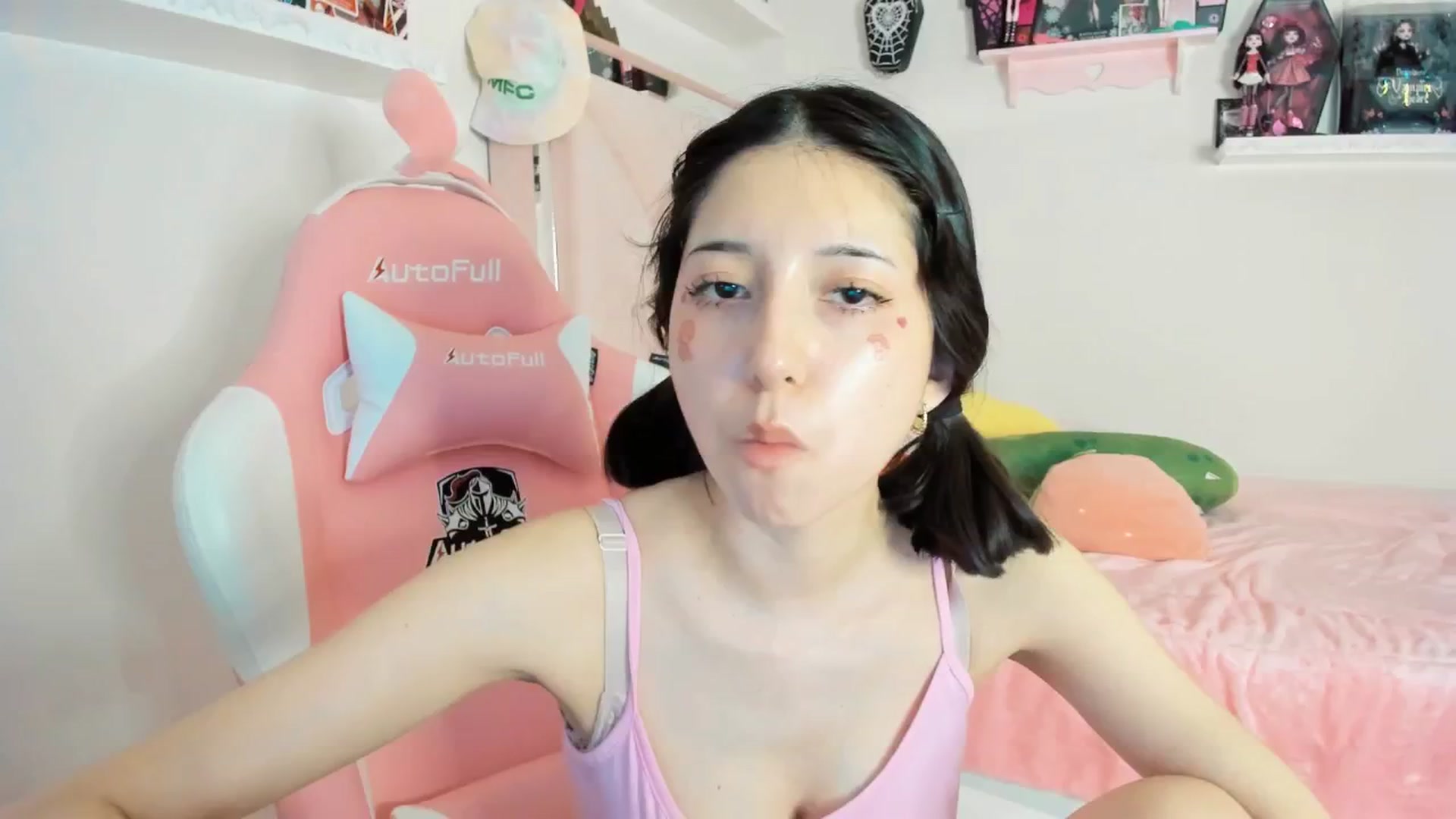 Gallery image thumbnail from Cherrycute666's myfreecams stream on, 03/02/2025, 09:43 image 18 of 20