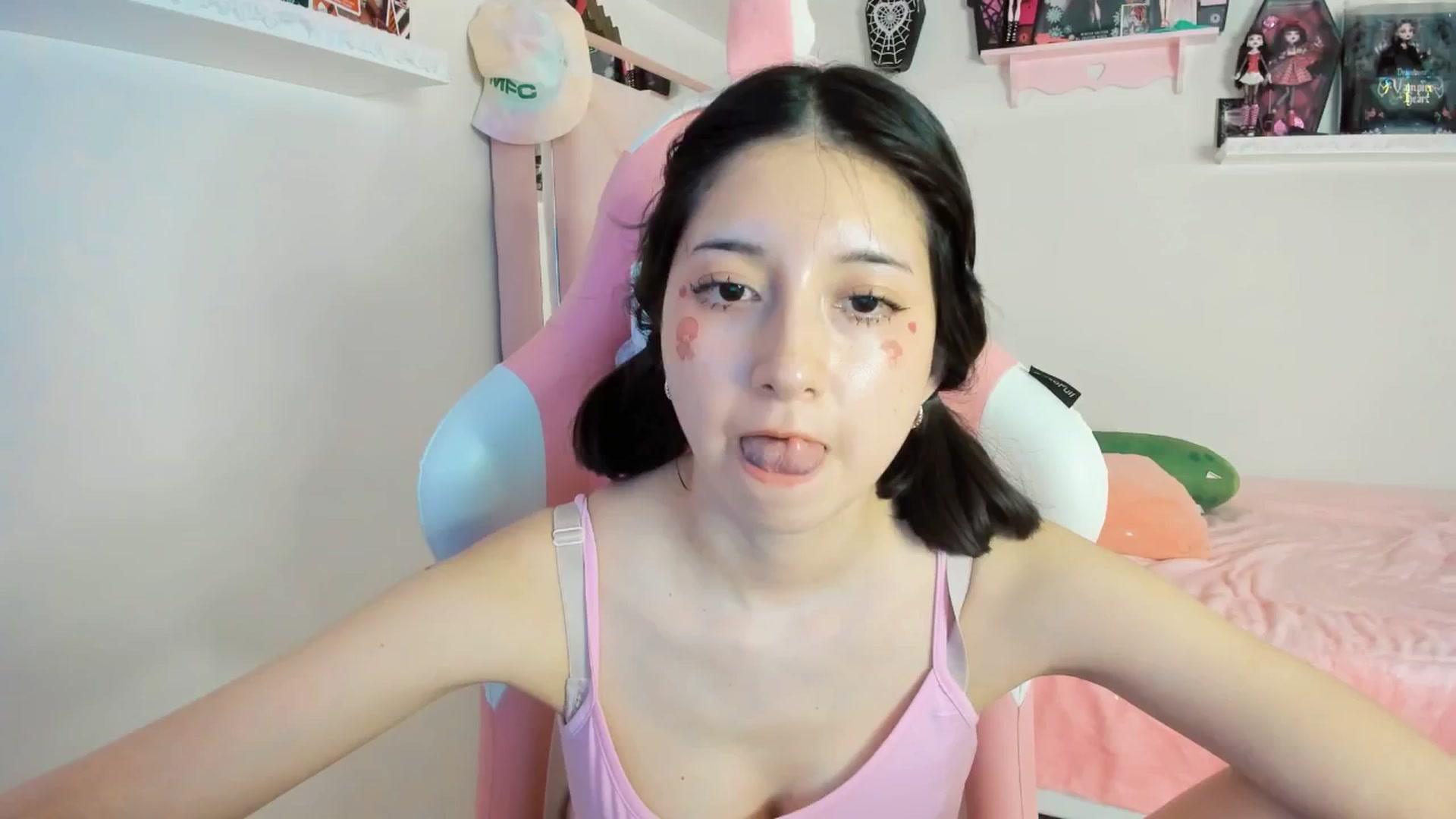 Gallery image thumbnail from Cherrycute666's myfreecams stream on, 03/02/2025, 09:43 image 20 of 20