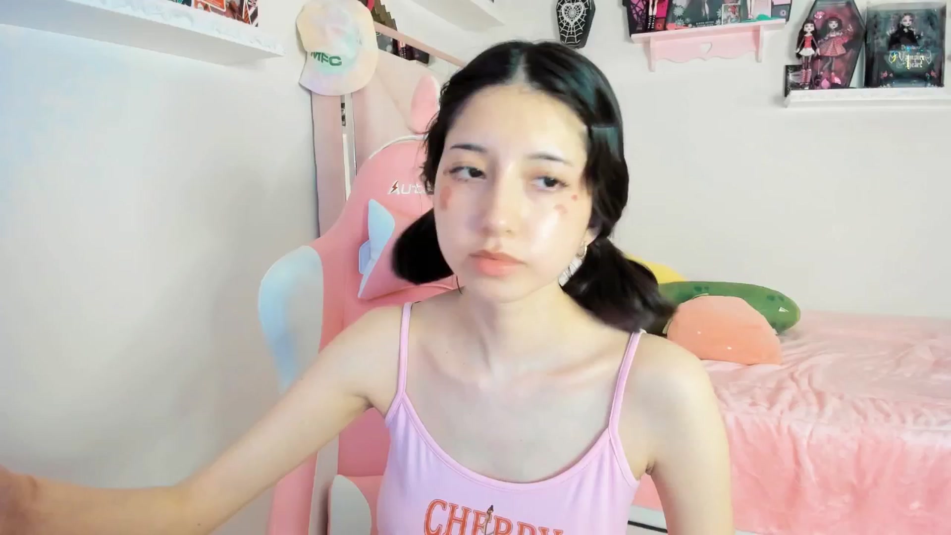 Gallery image thumbnail from Cherrycute666's myfreecams stream on, 03/02/2025, 09:43 image 17 of 20