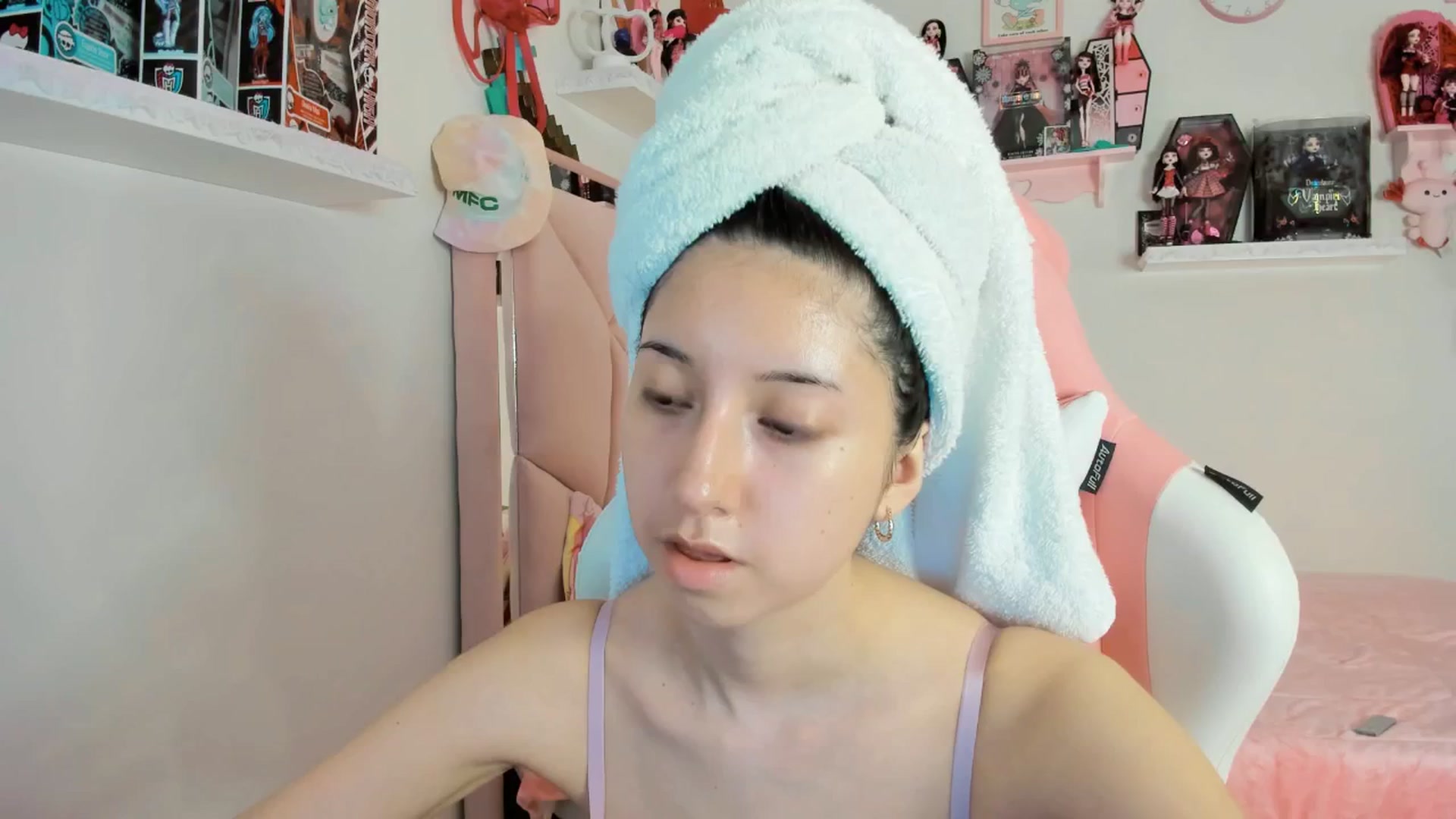 Gallery image thumbnail from Cherrycute666's myfreecams stream on, 03/02/2025, 12:29 image 12 of 20