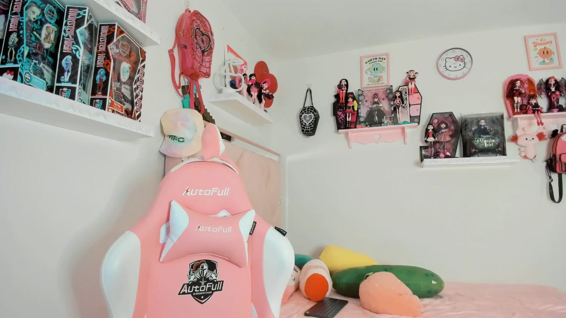 Gallery image thumbnail from Cherrycute666's myfreecams stream on, 03/02/2025, 12:29 image 11 of 20