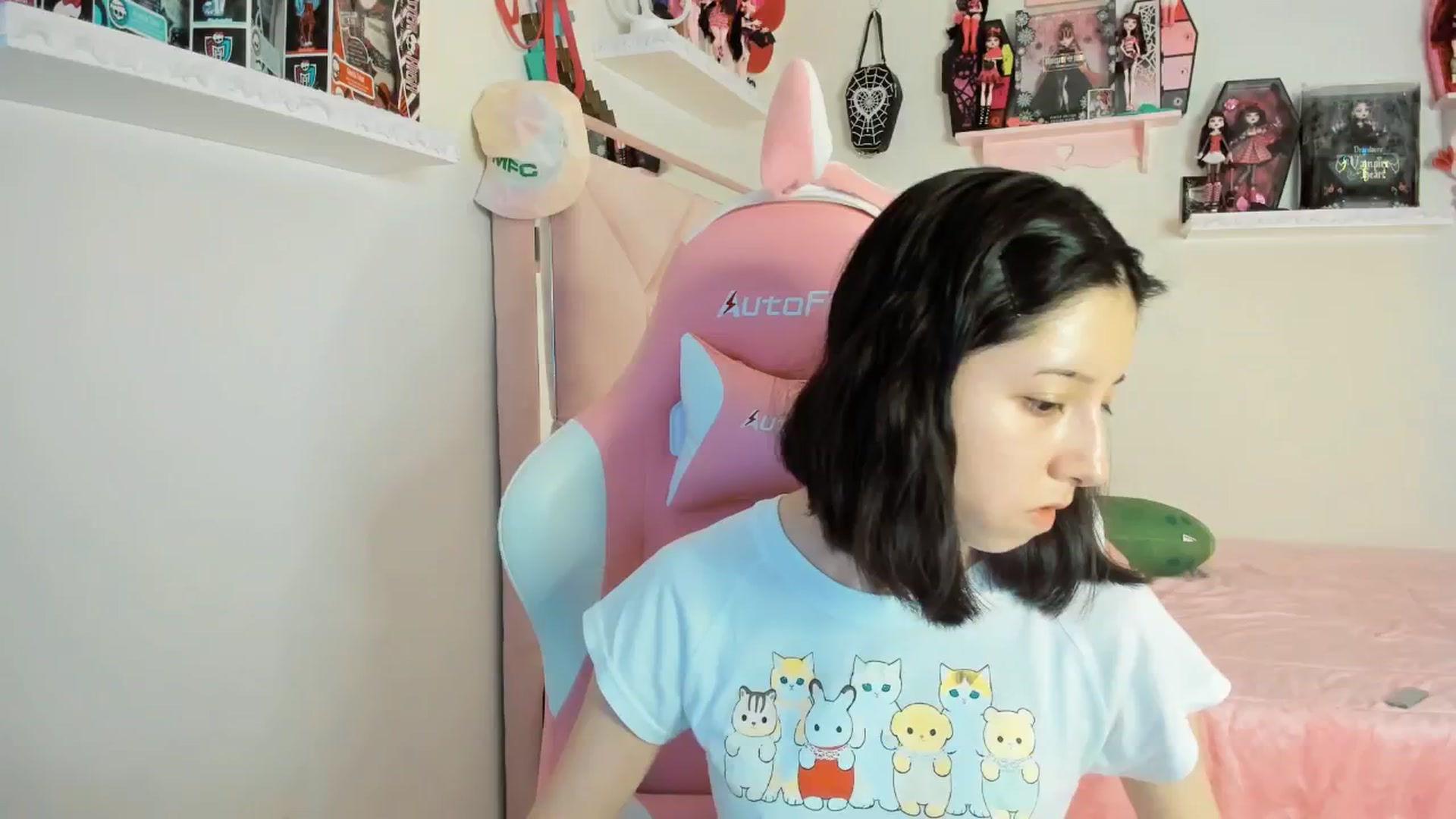 Gallery image thumbnail from Cherrycute666's myfreecams stream on, 03/02/2025, 12:29 image 17 of 20