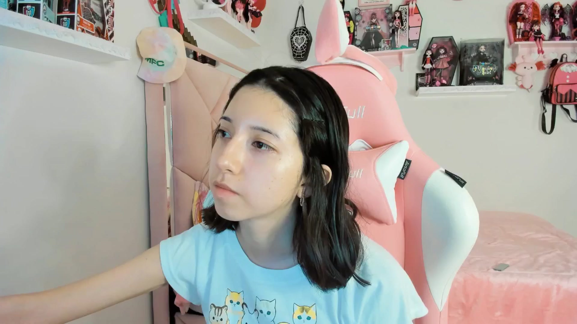 Gallery image thumbnail from Cherrycute666's myfreecams stream on, 03/02/2025, 12:29 image 14 of 20