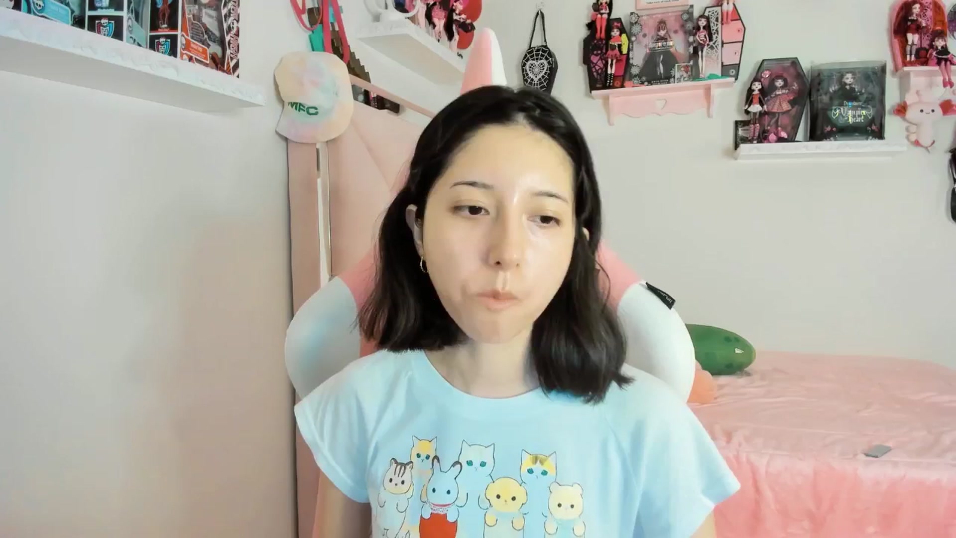 Gallery image thumbnail from Cherrycute666's myfreecams stream on, 03/02/2025, 12:29 image 15 of 20