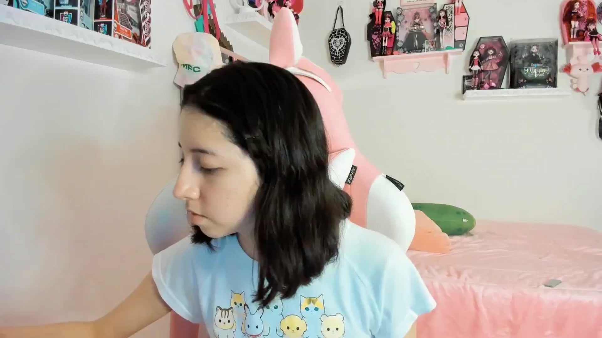 Gallery image thumbnail from Cherrycute666's myfreecams stream on, 03/02/2025, 12:29 image 16 of 20