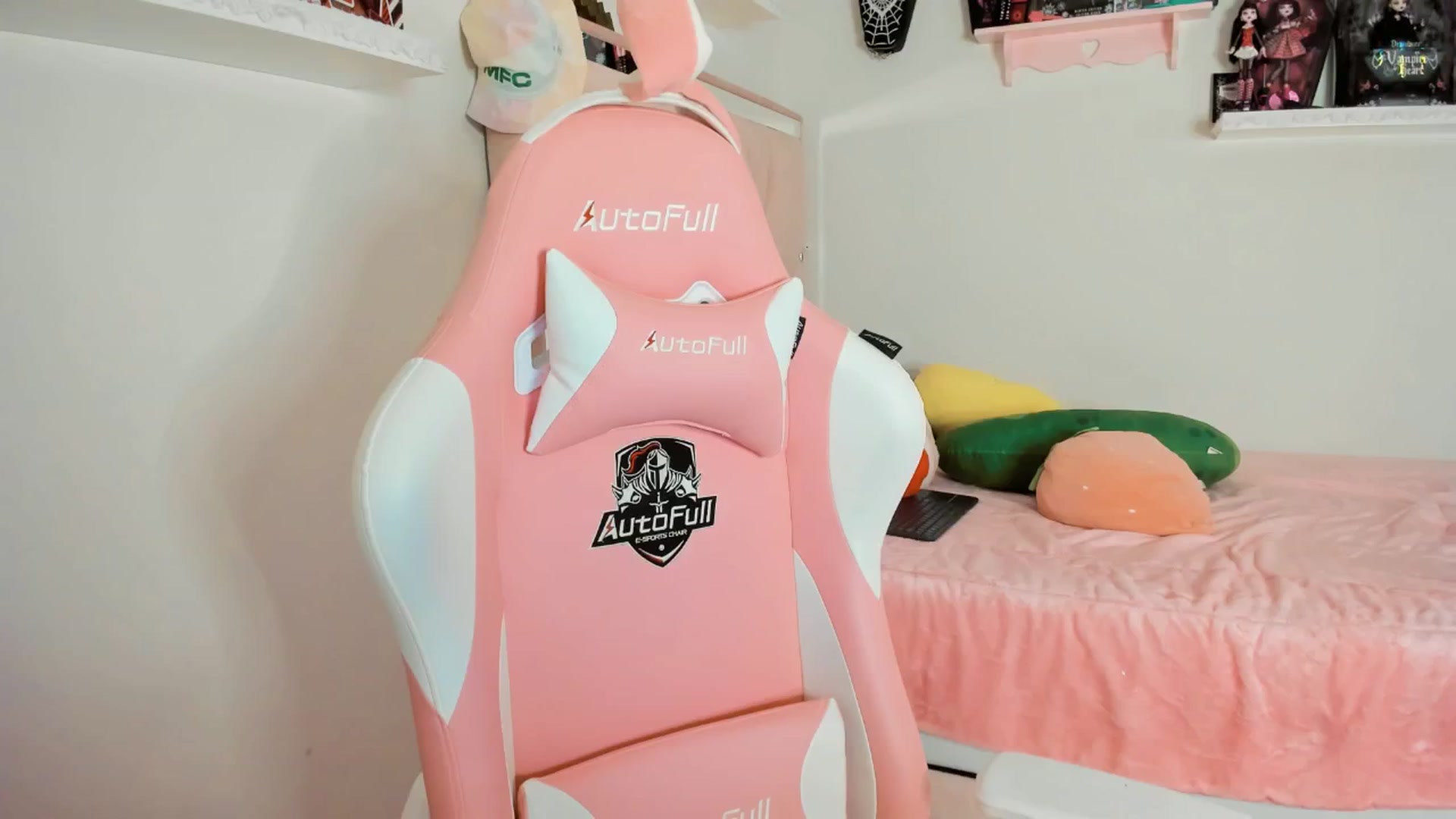 Gallery image thumbnail from Cherrycute666's myfreecams stream on, 03/02/2025, 12:29 image 2 of 20