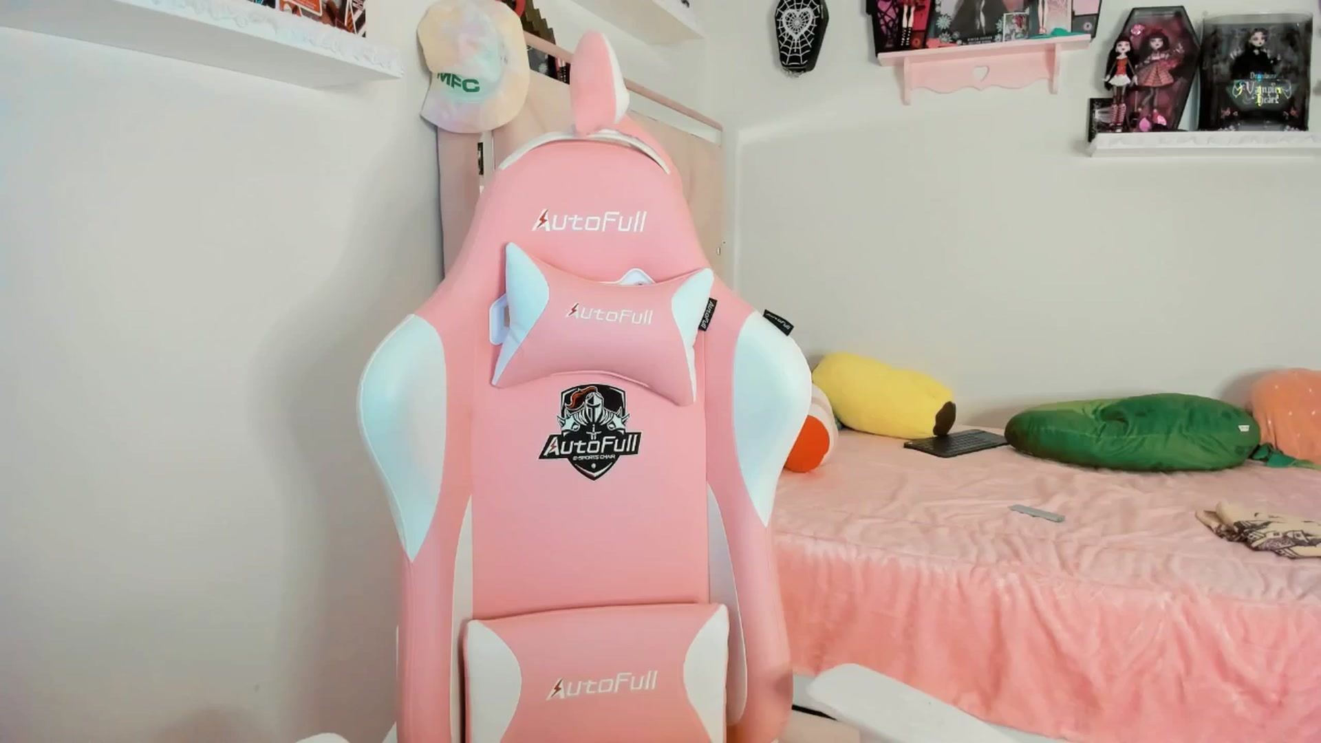 Gallery image thumbnail from Cherrycute666's myfreecams stream on, 03/03/2025, 01:59 image 15 of 20