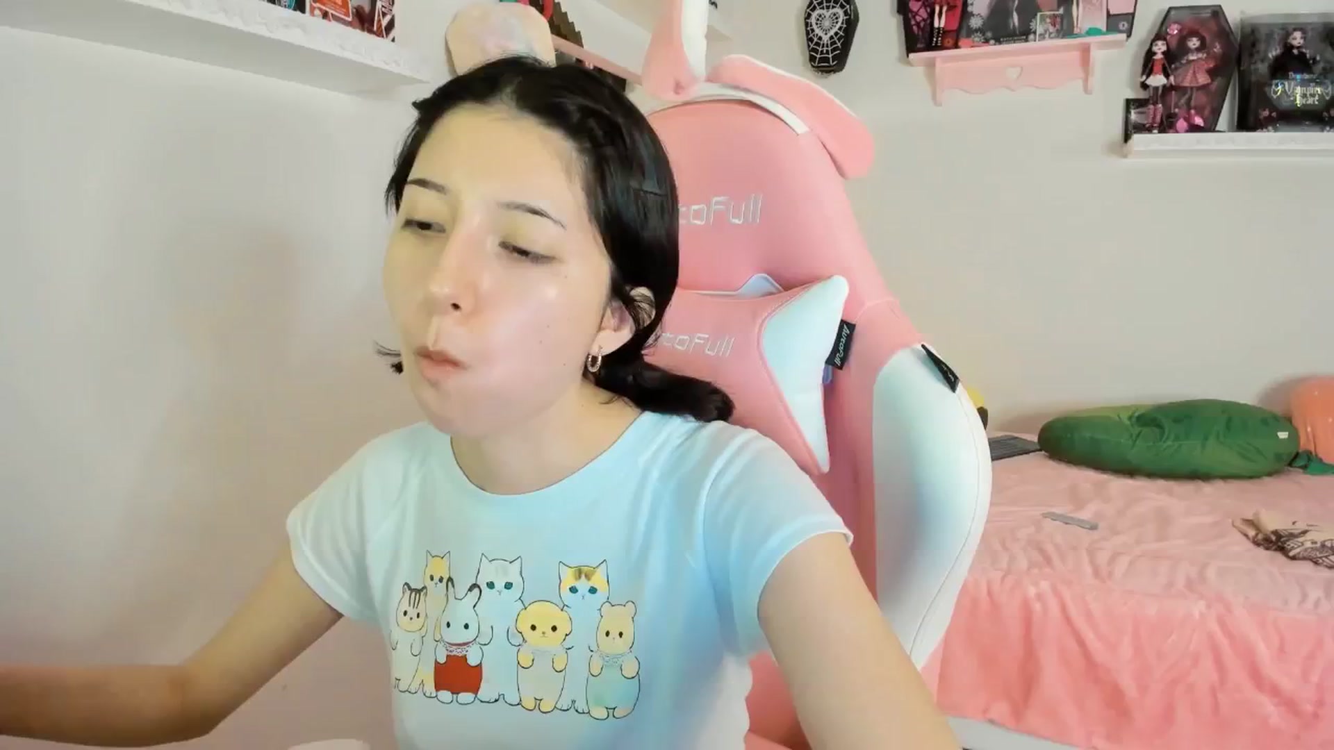 Gallery image thumbnail from Cherrycute666's myfreecams stream on, 03/03/2025, 01:59 image 17 of 20