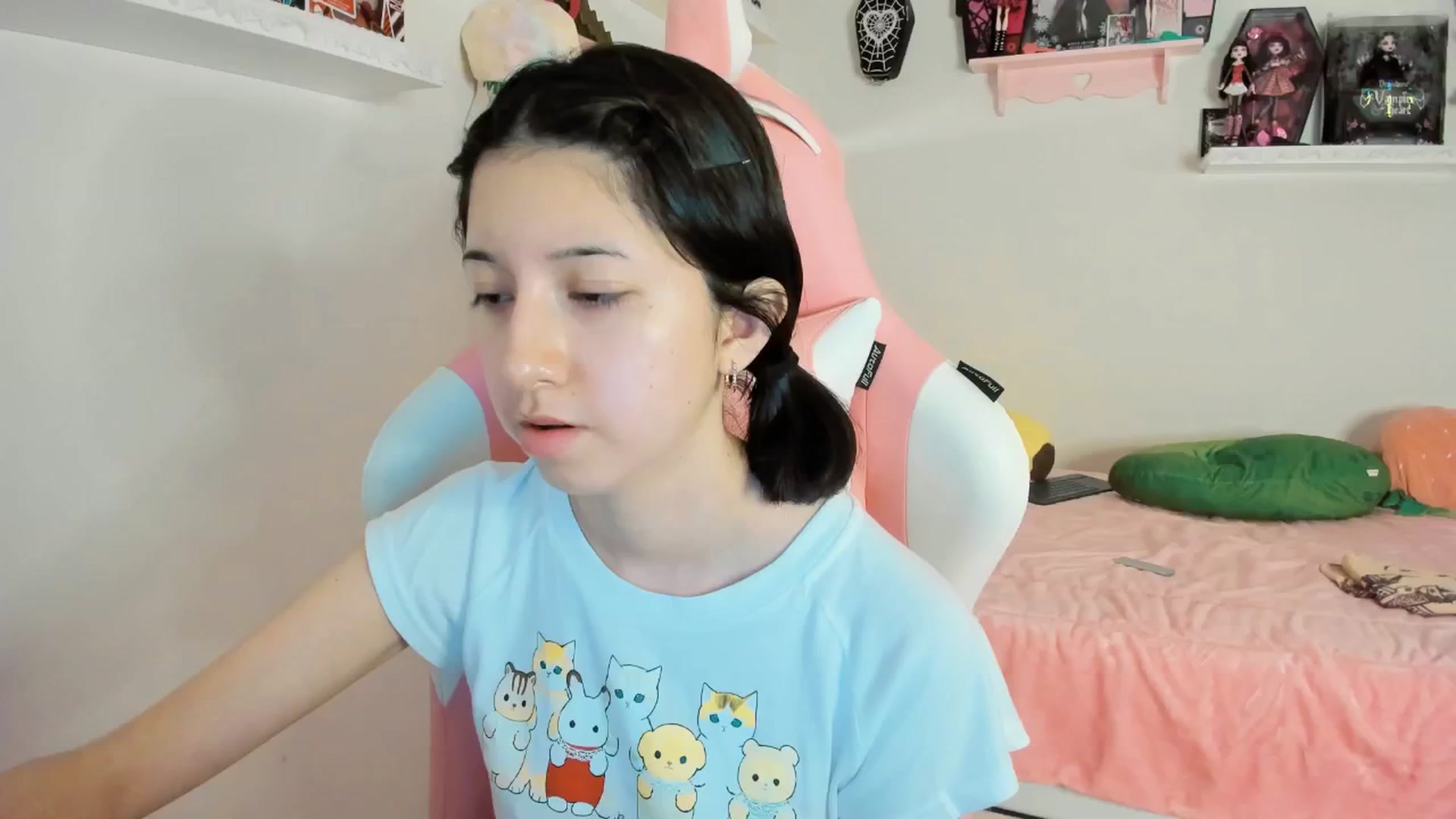 Gallery image thumbnail from Cherrycute666's myfreecams stream on, 03/03/2025, 01:59 image 6 of 20