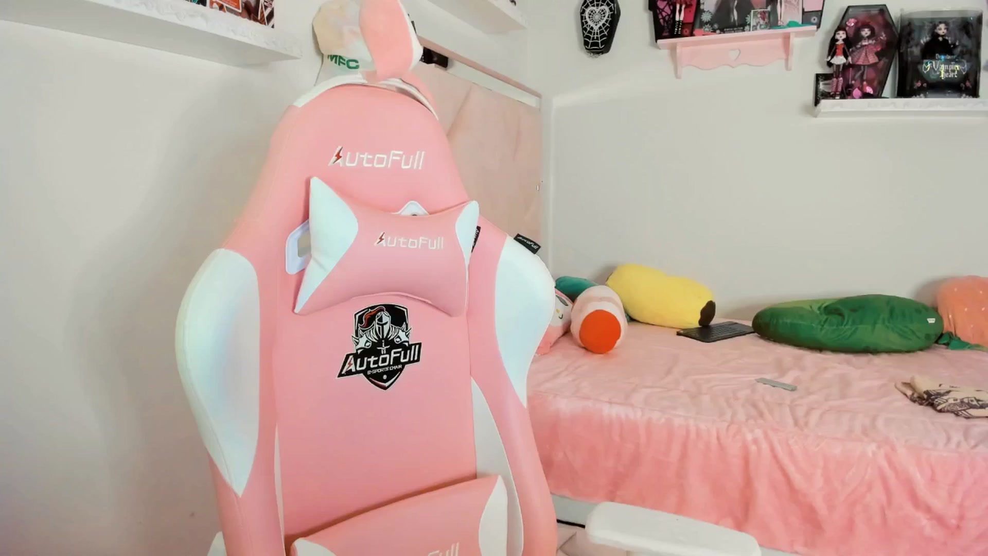 Gallery image thumbnail from Cherrycute666's myfreecams stream on, 03/03/2025, 01:59 image 10 of 20
