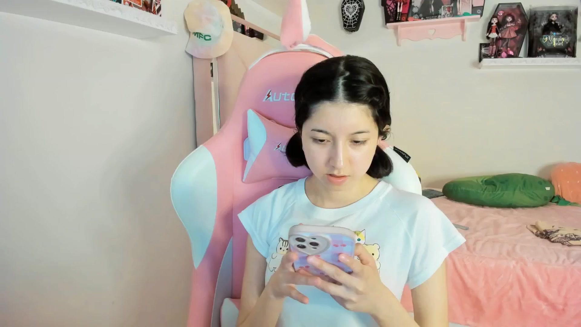 Gallery image thumbnail from Cherrycute666's myfreecams stream on, 03/03/2025, 01:59 image 7 of 20