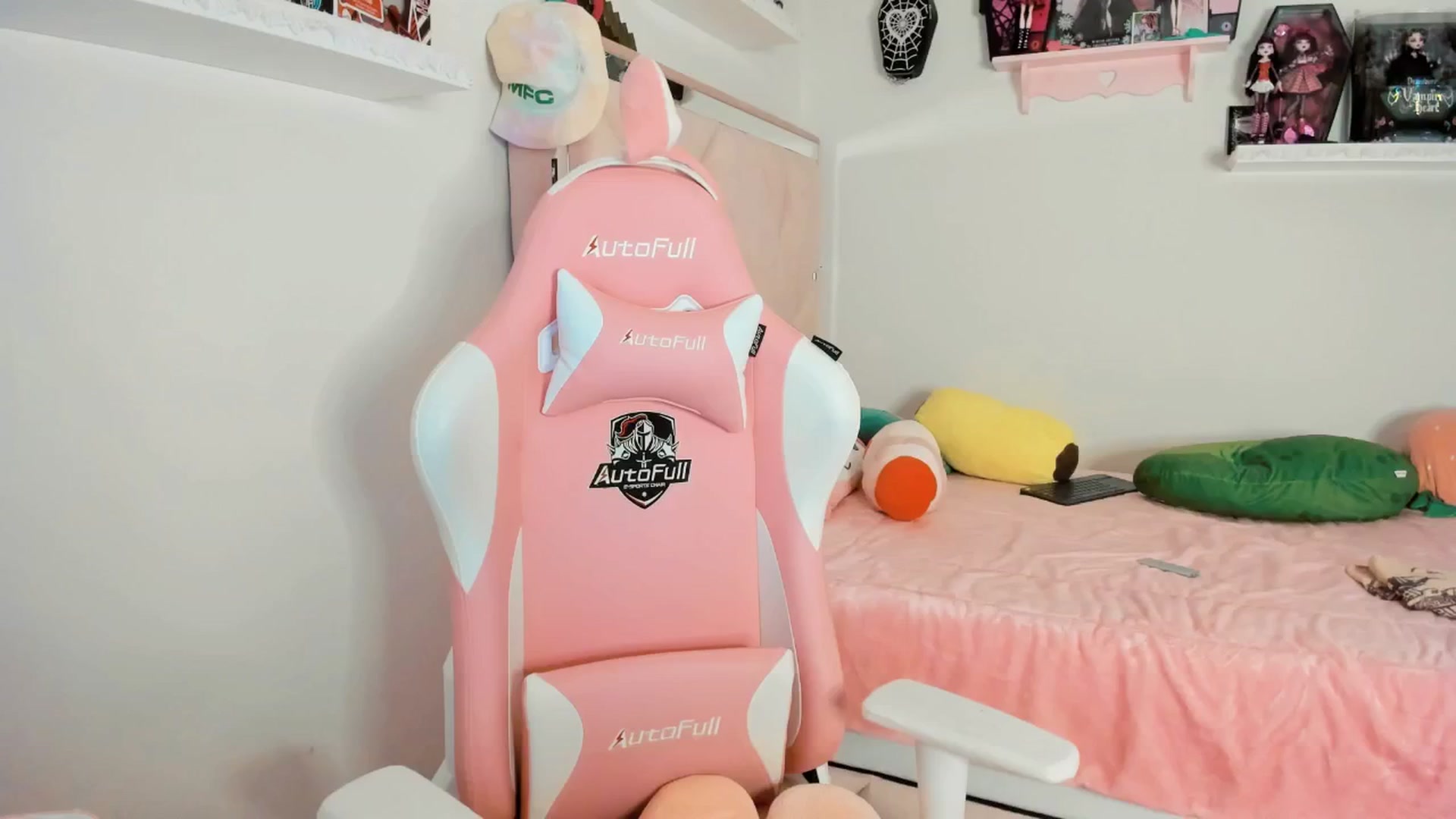 Gallery image thumbnail from Cherrycute666's myfreecams stream on, 03/03/2025, 01:59 image 18 of 20