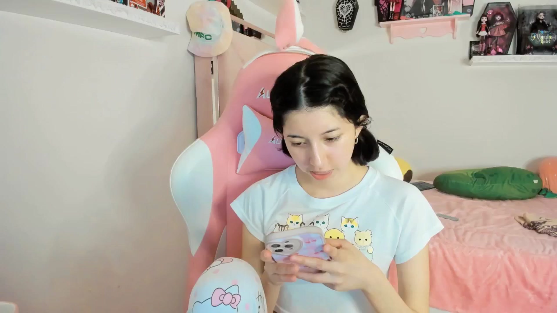 Gallery image thumbnail from Cherrycute666's myfreecams stream on, 03/03/2025, 01:59 image 19 of 20