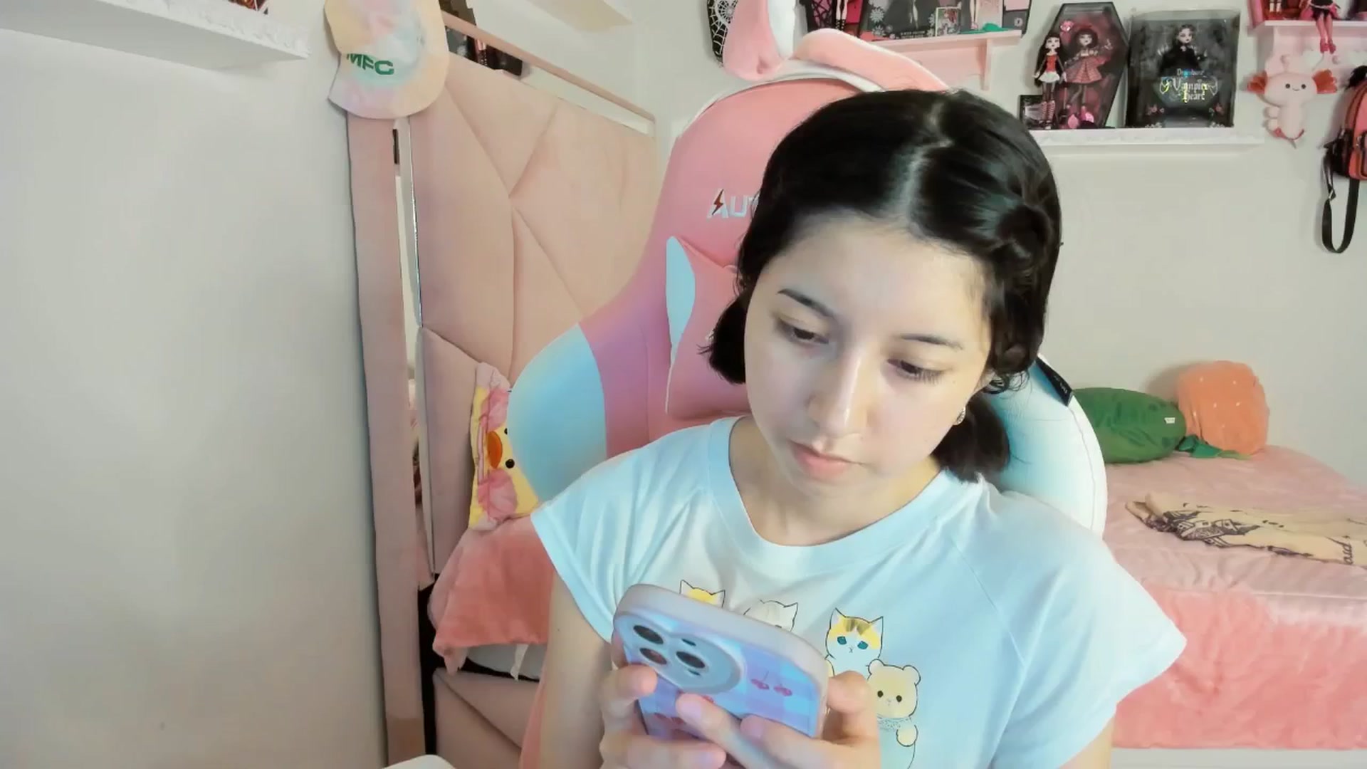 Gallery image thumbnail from Cherrycute666's myfreecams stream on, 03/03/2025, 07:23 image 2 of 20